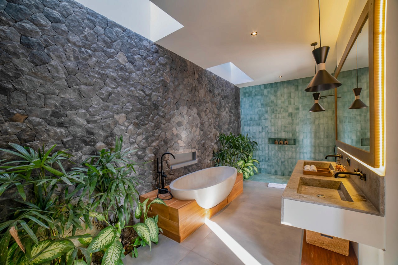 Ready 5-bedroom Freehold villa within walking distance to the ocean in Cemagi