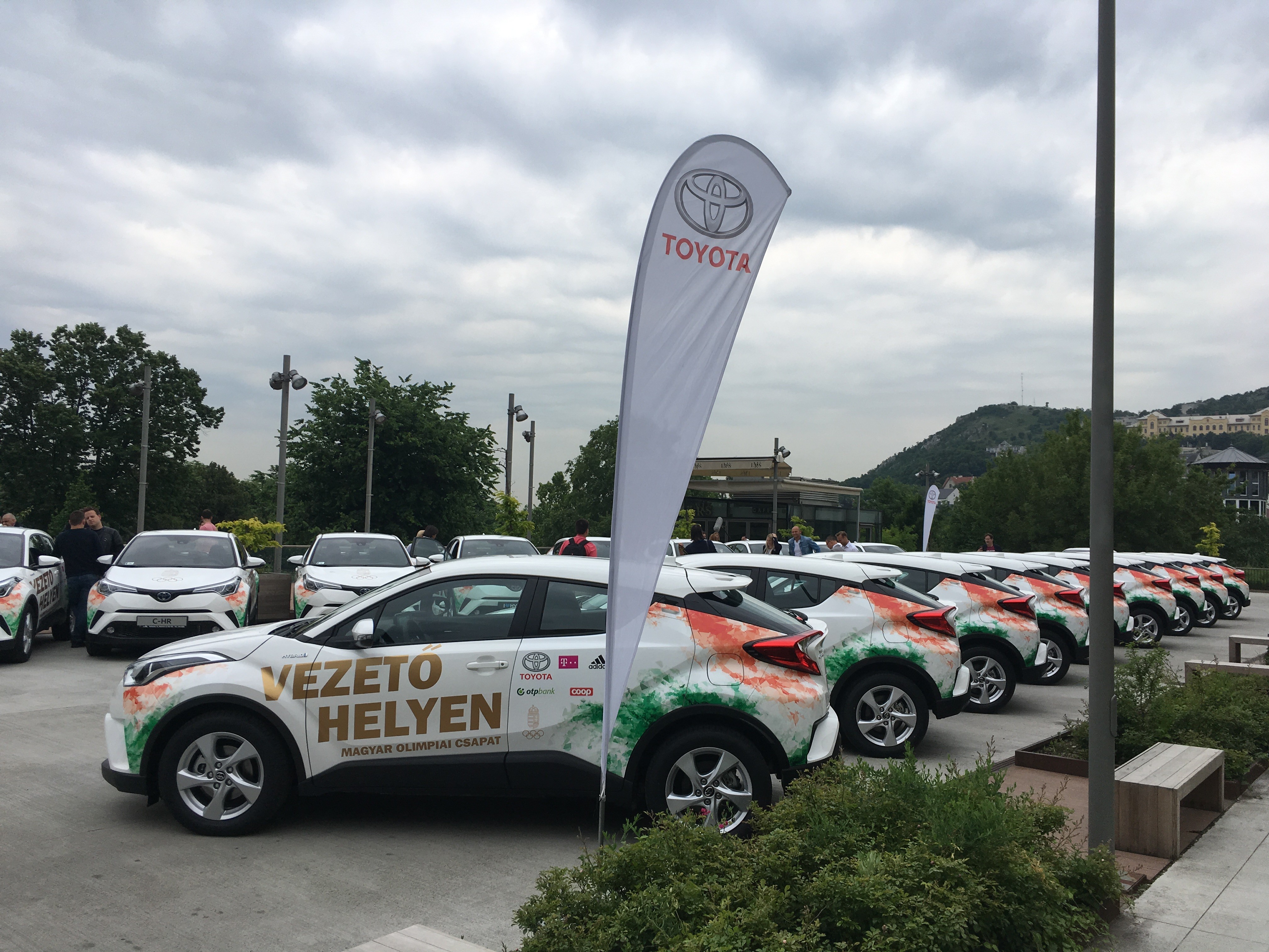 Toyota Olimpiai flotta nyomtatott dekorfóliával