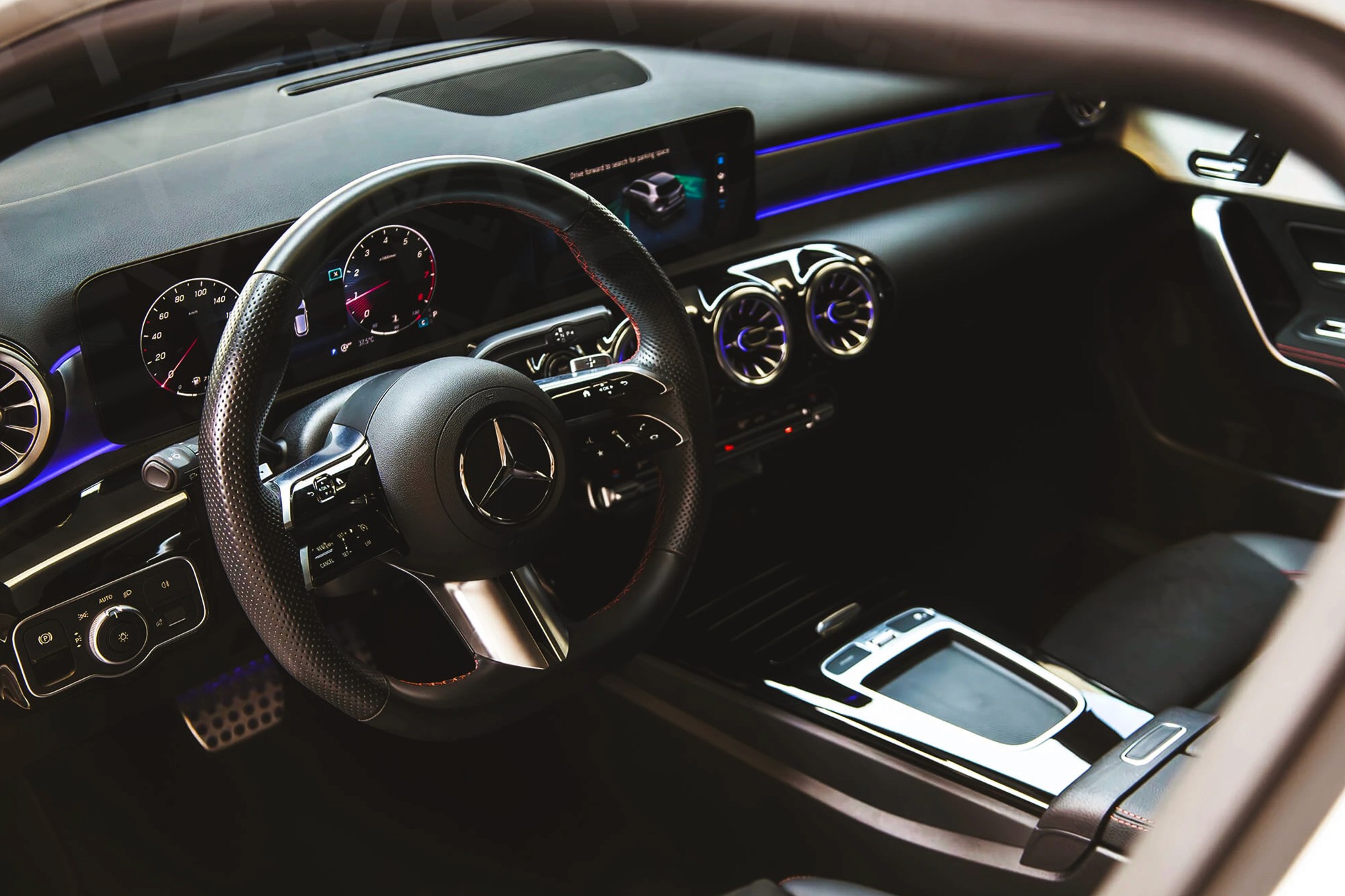 Vue interieur Mercedes A200 Blanc – Location Berline à Dubaï | Keyz Rent