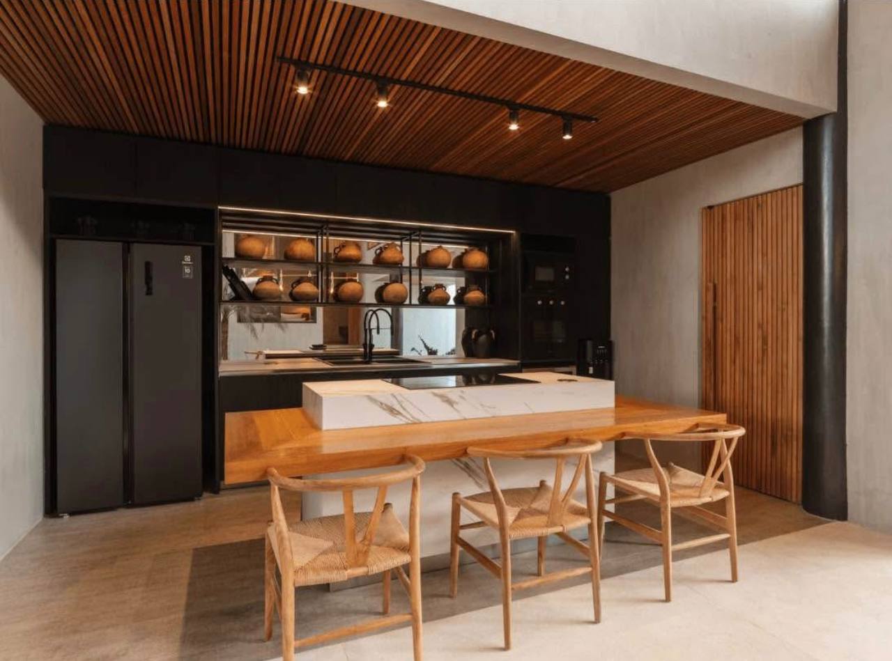 Tropical contemporary 3-bedroom villa in Umalas