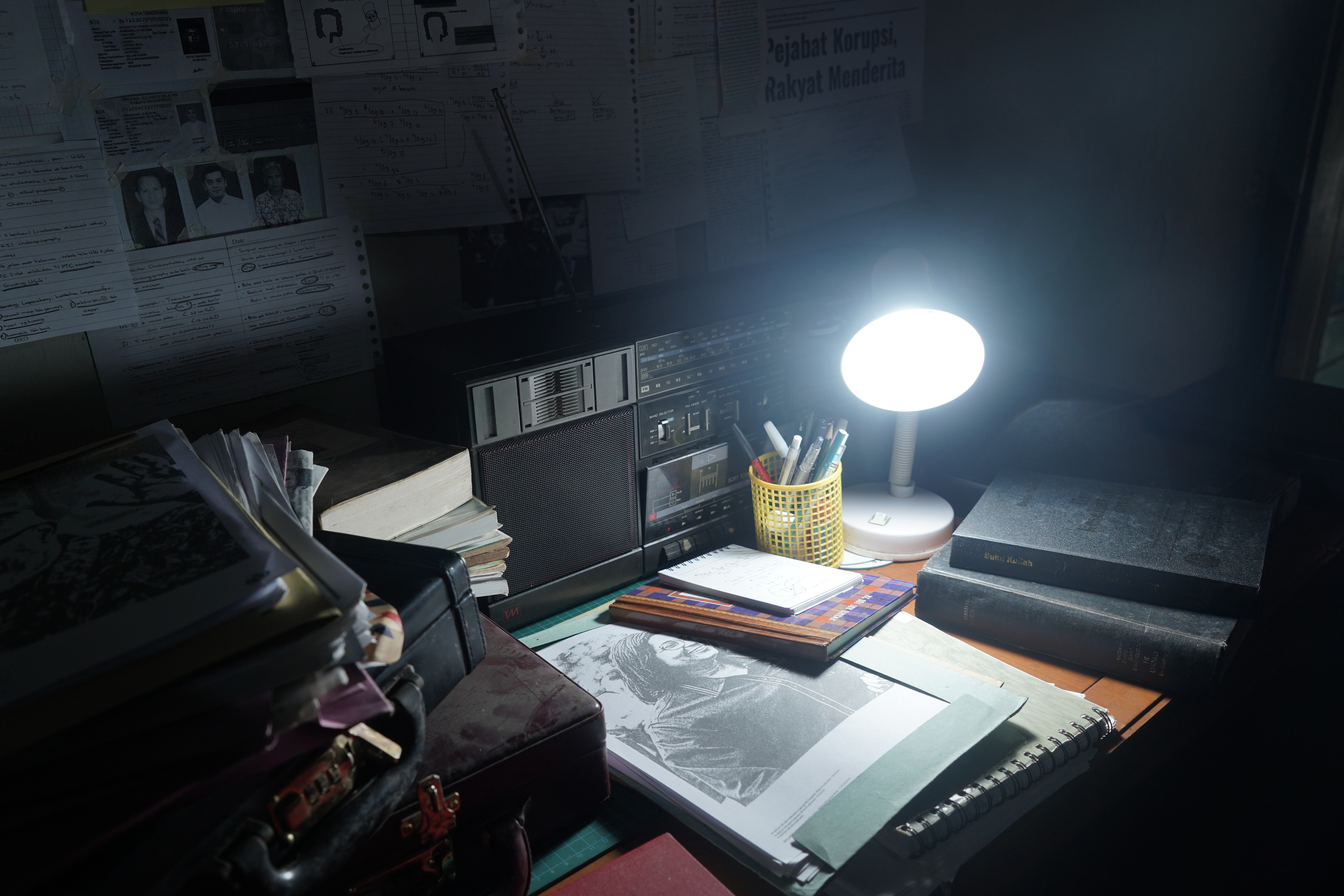 Desk Set Design