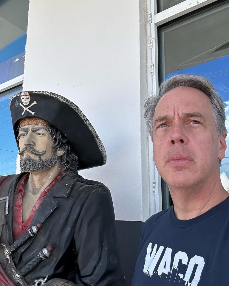 David photo with pirate