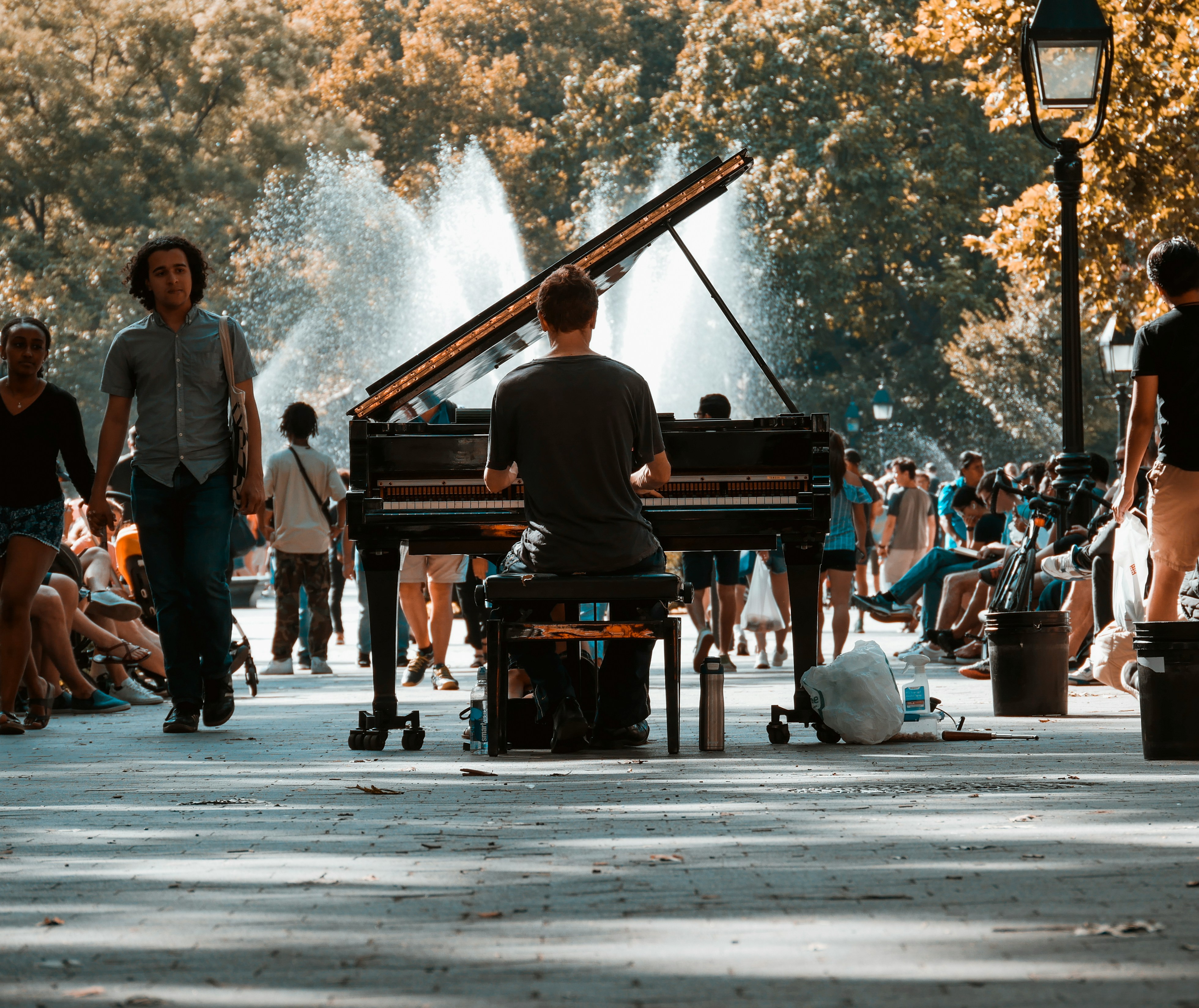 piano in public