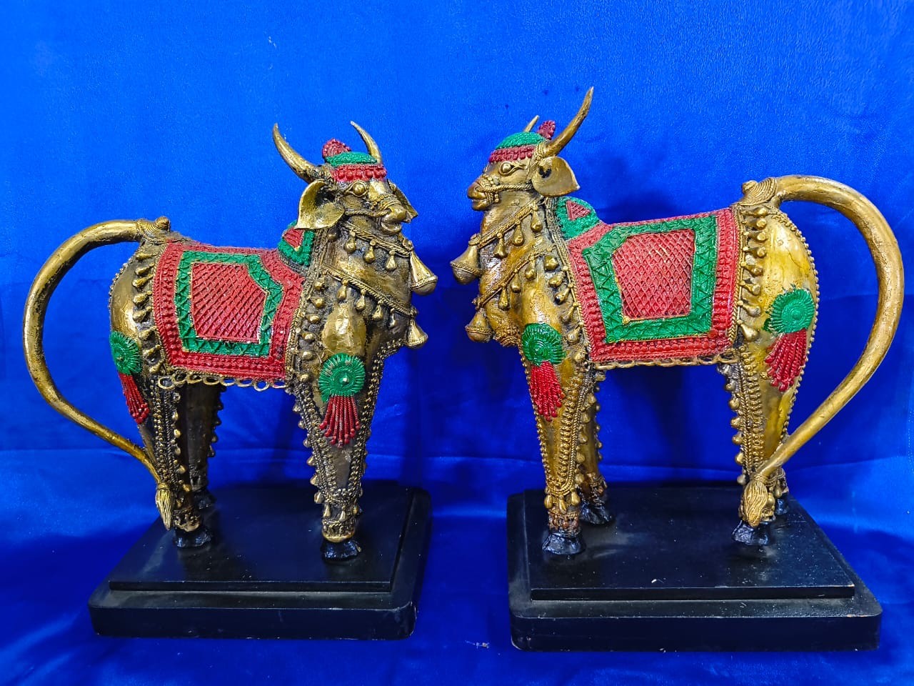 Handcrafted decorative metal cow figurines set of two