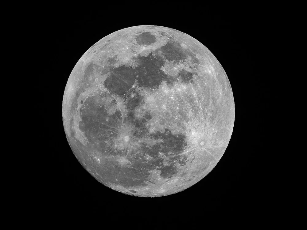 Moon gap on the Night Line, around 22:10
