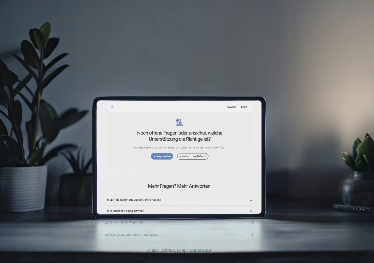 Ein Teil der Startseite von Designfrom, angezeigt auf einem Macbook.