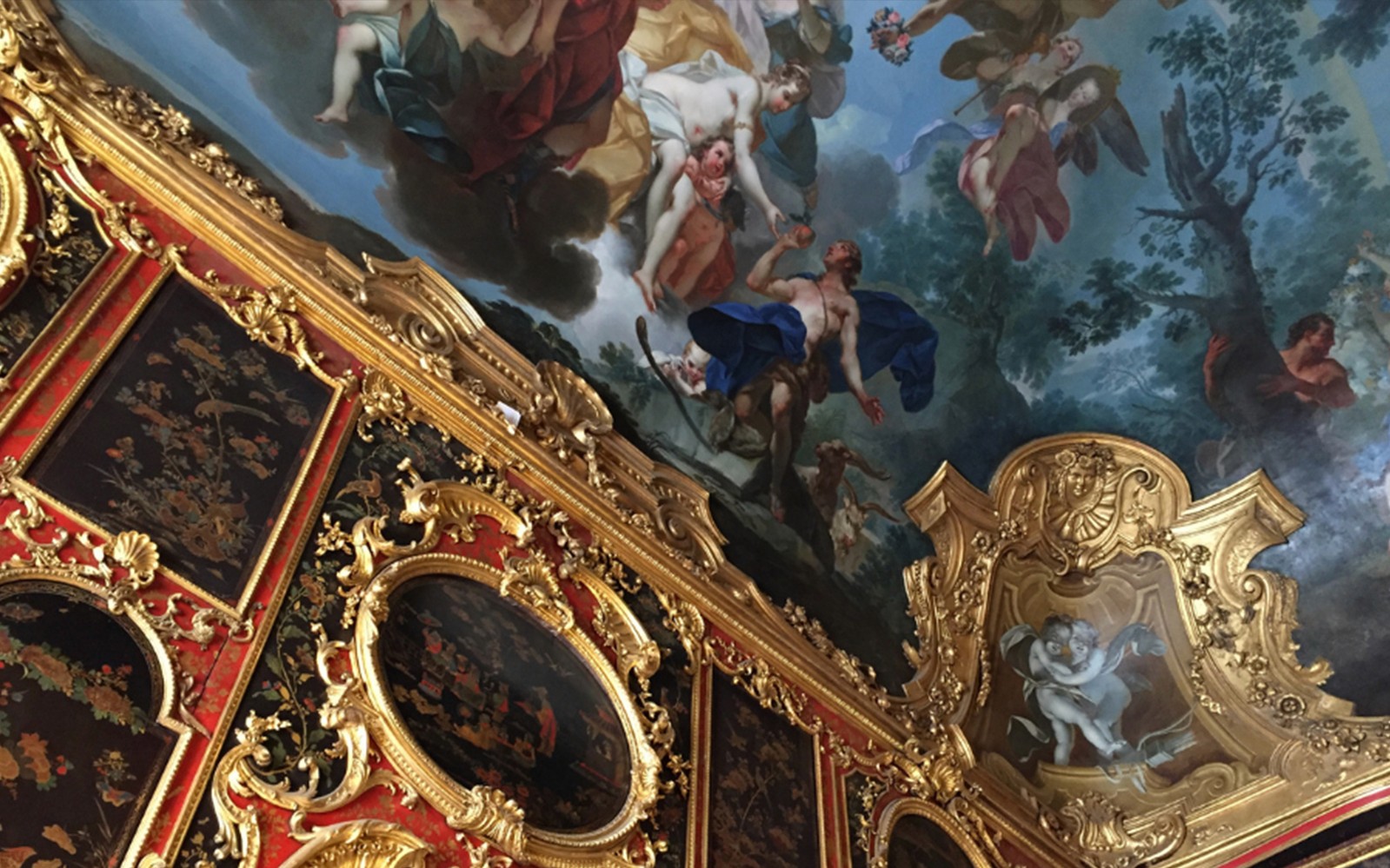 Takfresken og den utsmykkede gullornamenteringen i Det kongelige palasset i Torino.