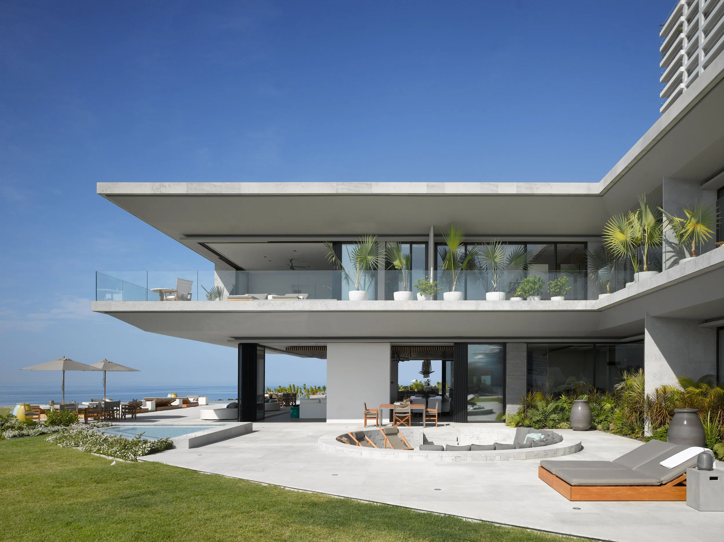 Residencia Vallarta House en Puerto Vallarta, diseño de Ezequiel Farca Studio con cancelería de lujo y arquitectura contemporánea