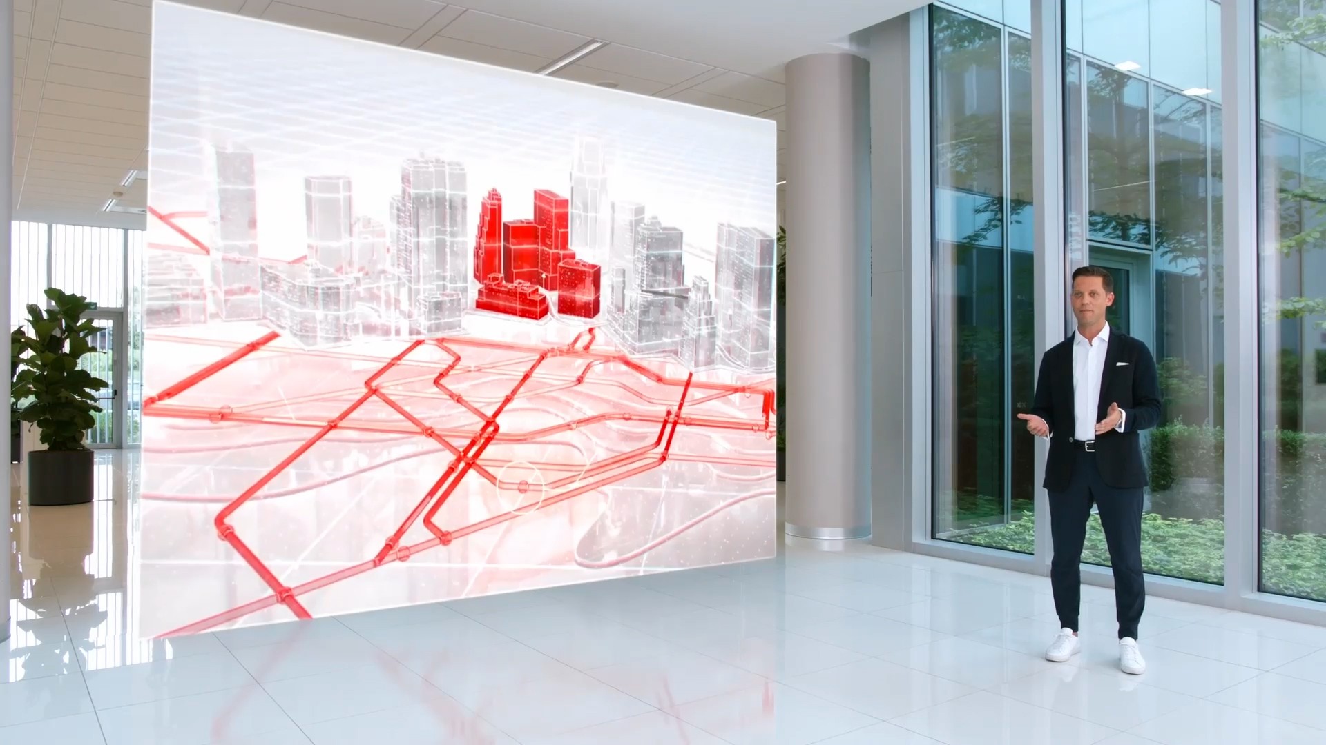 Una persona presenta un'infografica in un ambiente realistico durante l'evento online