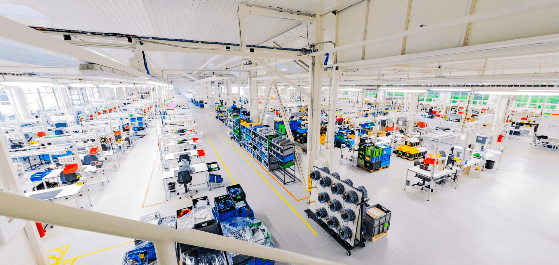 Einblick in die hochmoderne Fertigung der CiS electronic GmbH in Krefeld: KI-gestützte Prozesse steigern Effizienz, Qualität und Innovation in der Kabelkonfektion. © CiS electronic GmbH