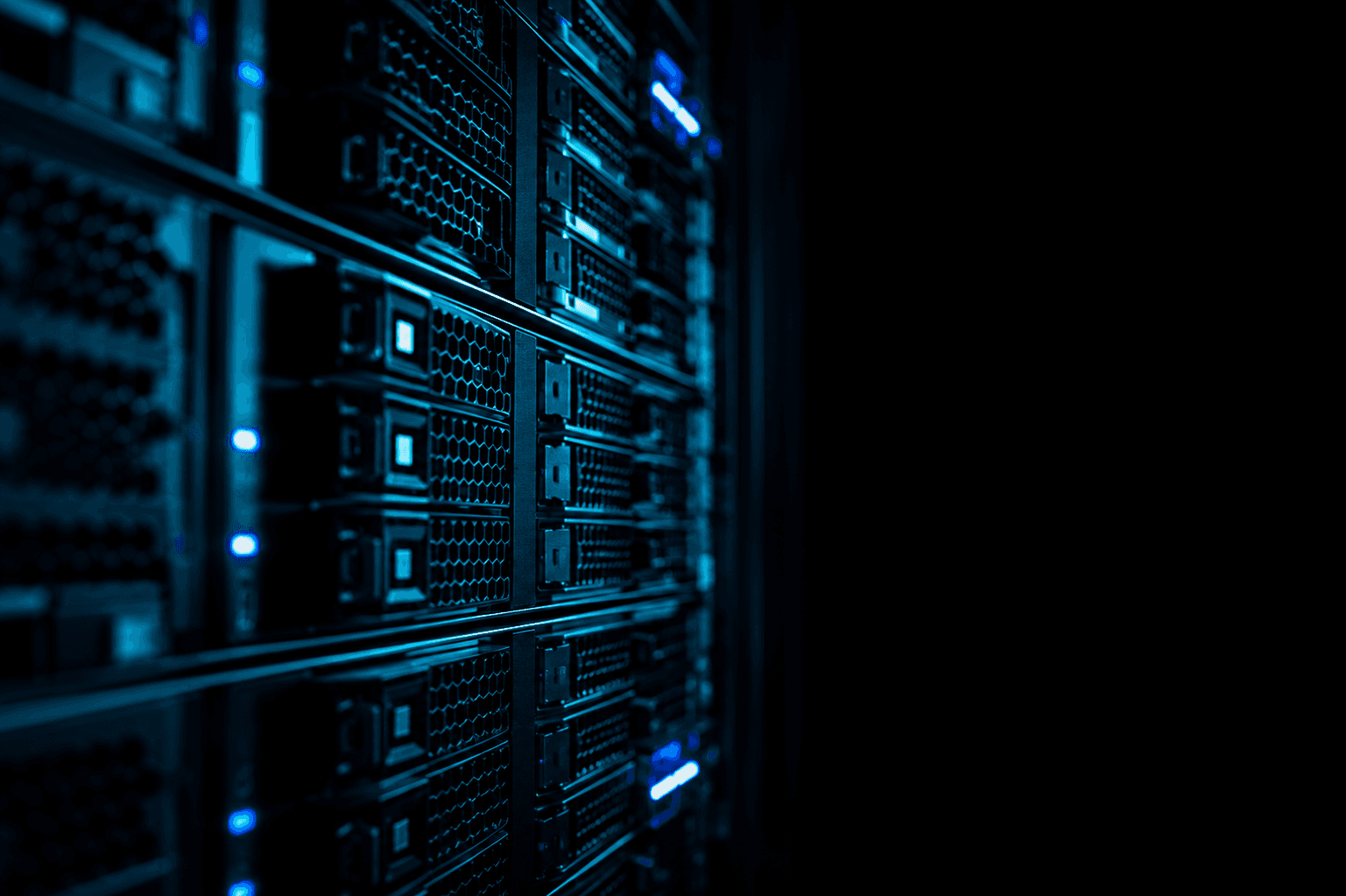Rack de servidores com luzes azuis