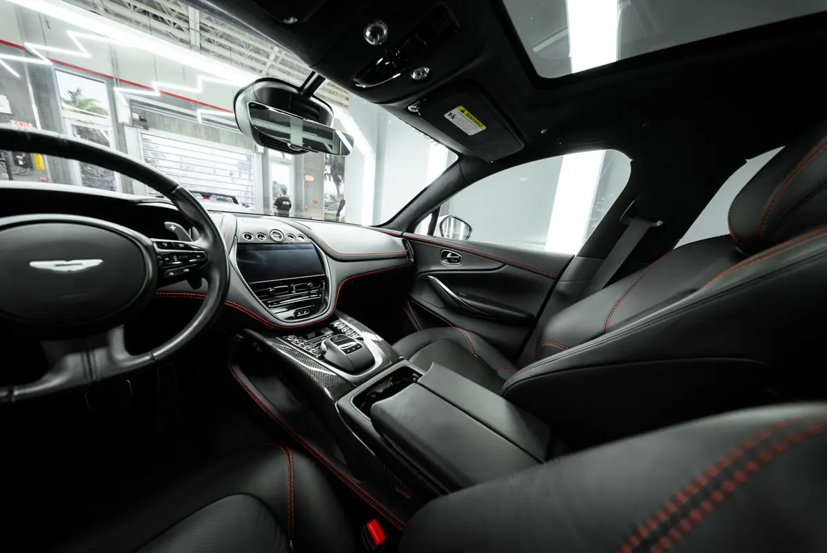 2021 Aston Martin DBX photo 16