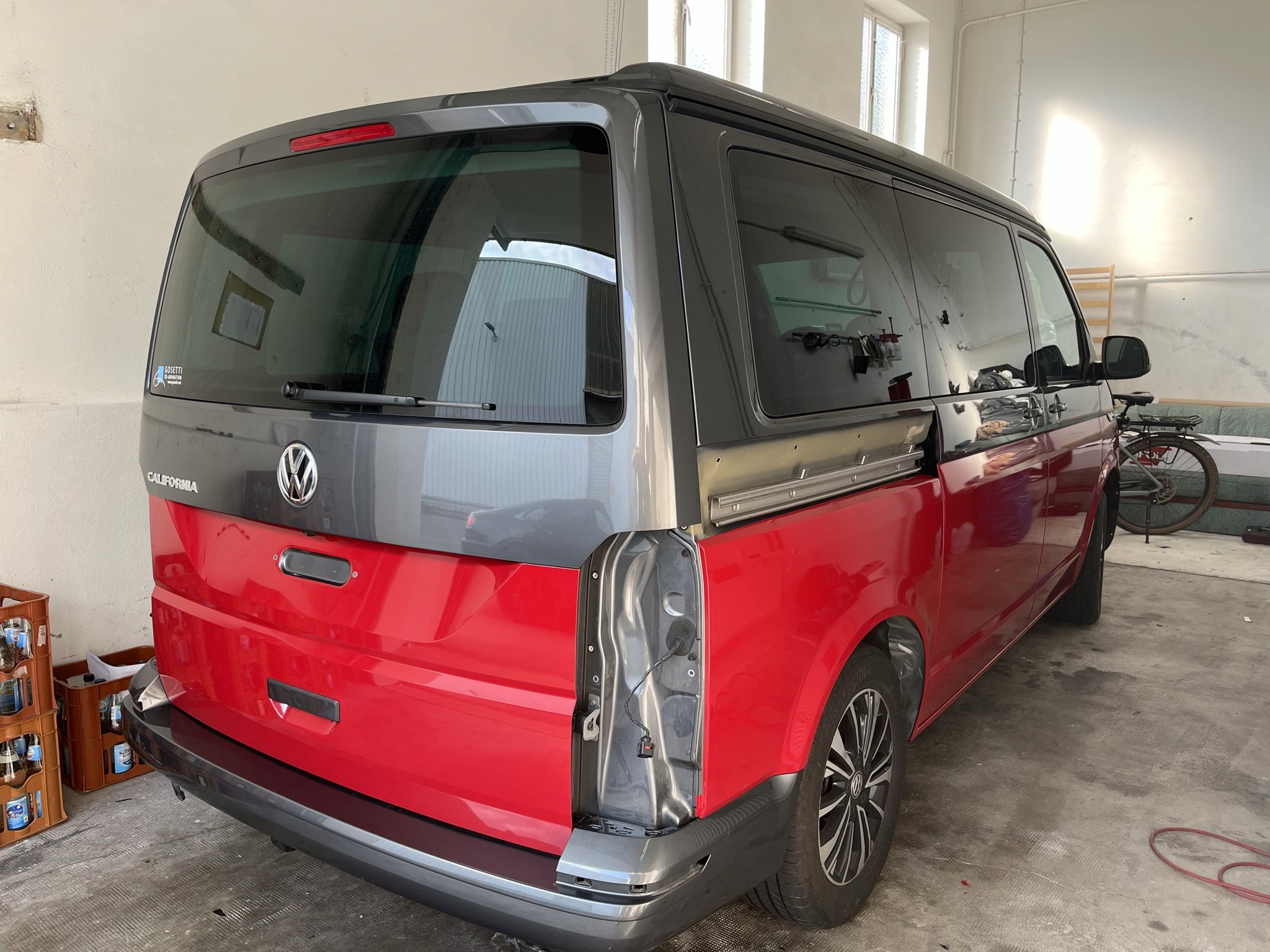 Julian Gosetti wrapping an orange Car