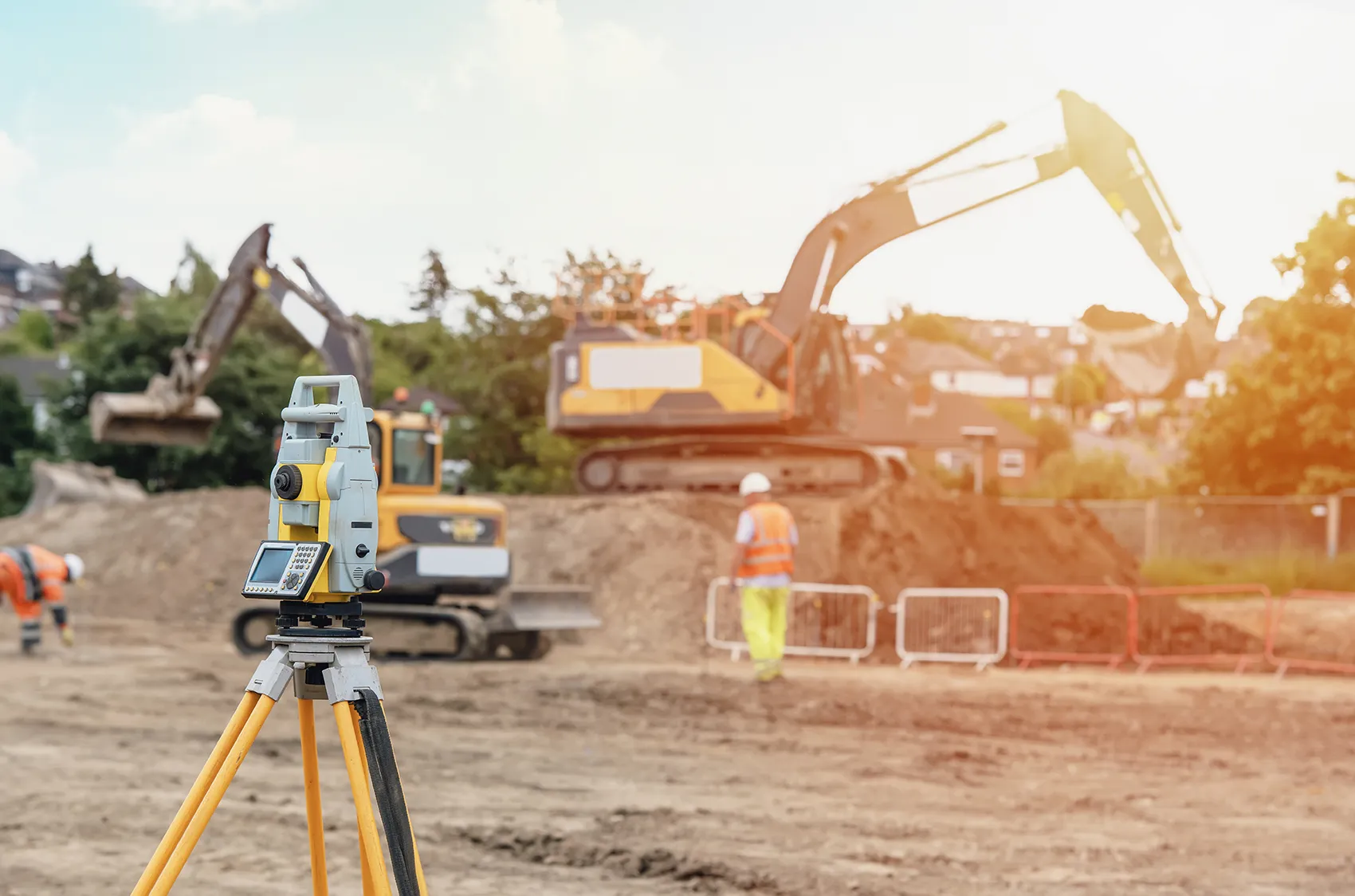 Baustelle bei Sonnenaufgang