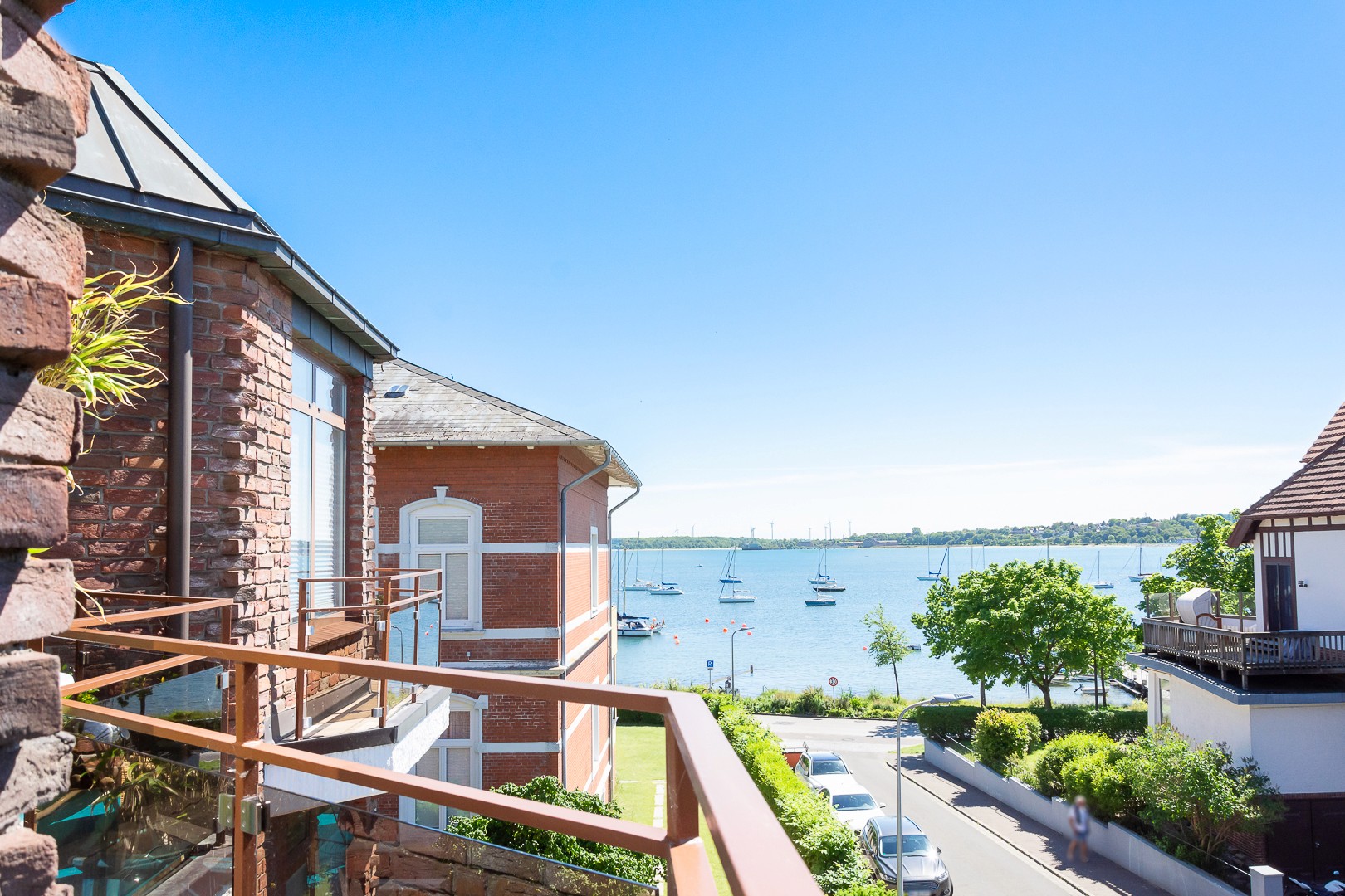 Mehrfamilienhaus in Kiel mit roter Ziegelsteinwand