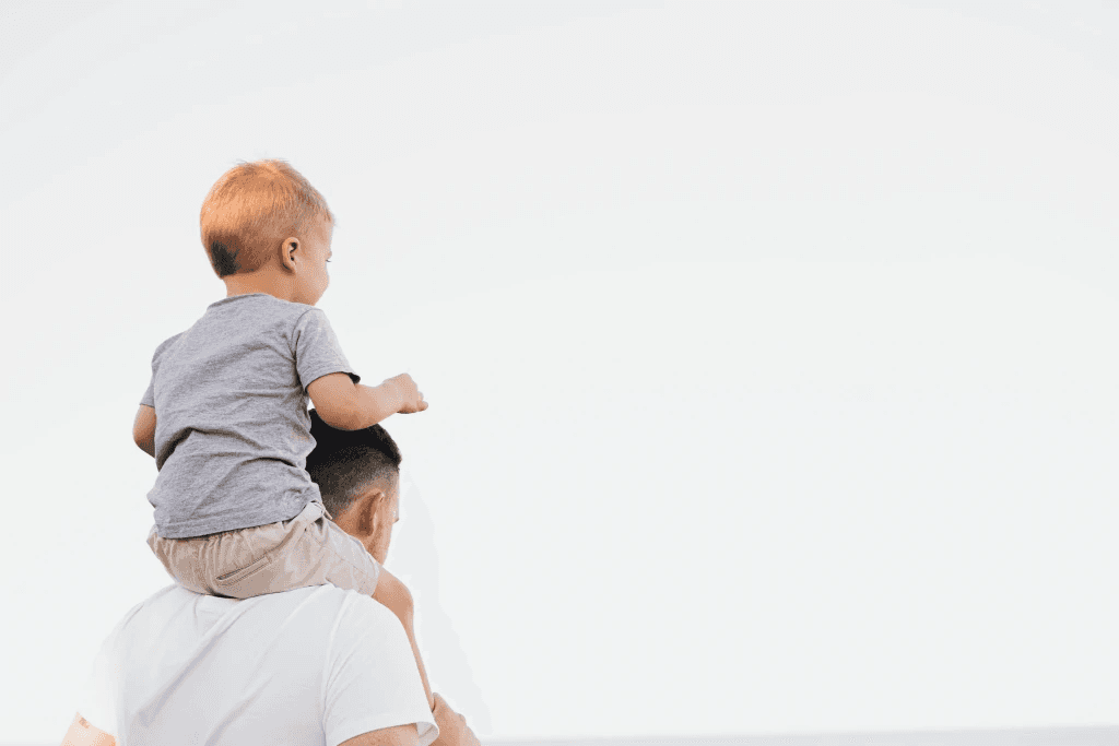 father with boy on shoulders