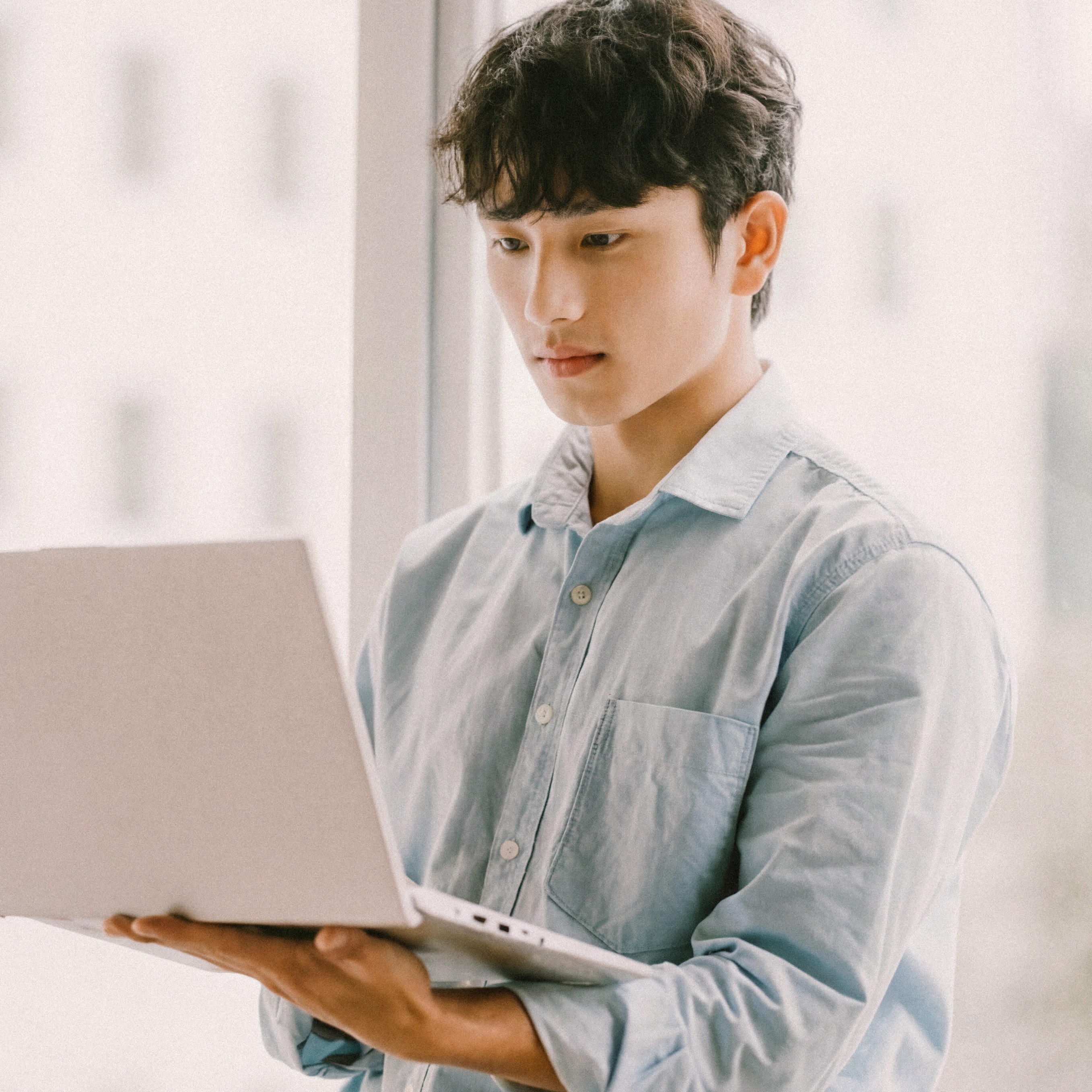 A student studying outdoors with a laptop at 612 Academy, representing flexibility and self-directed learning.