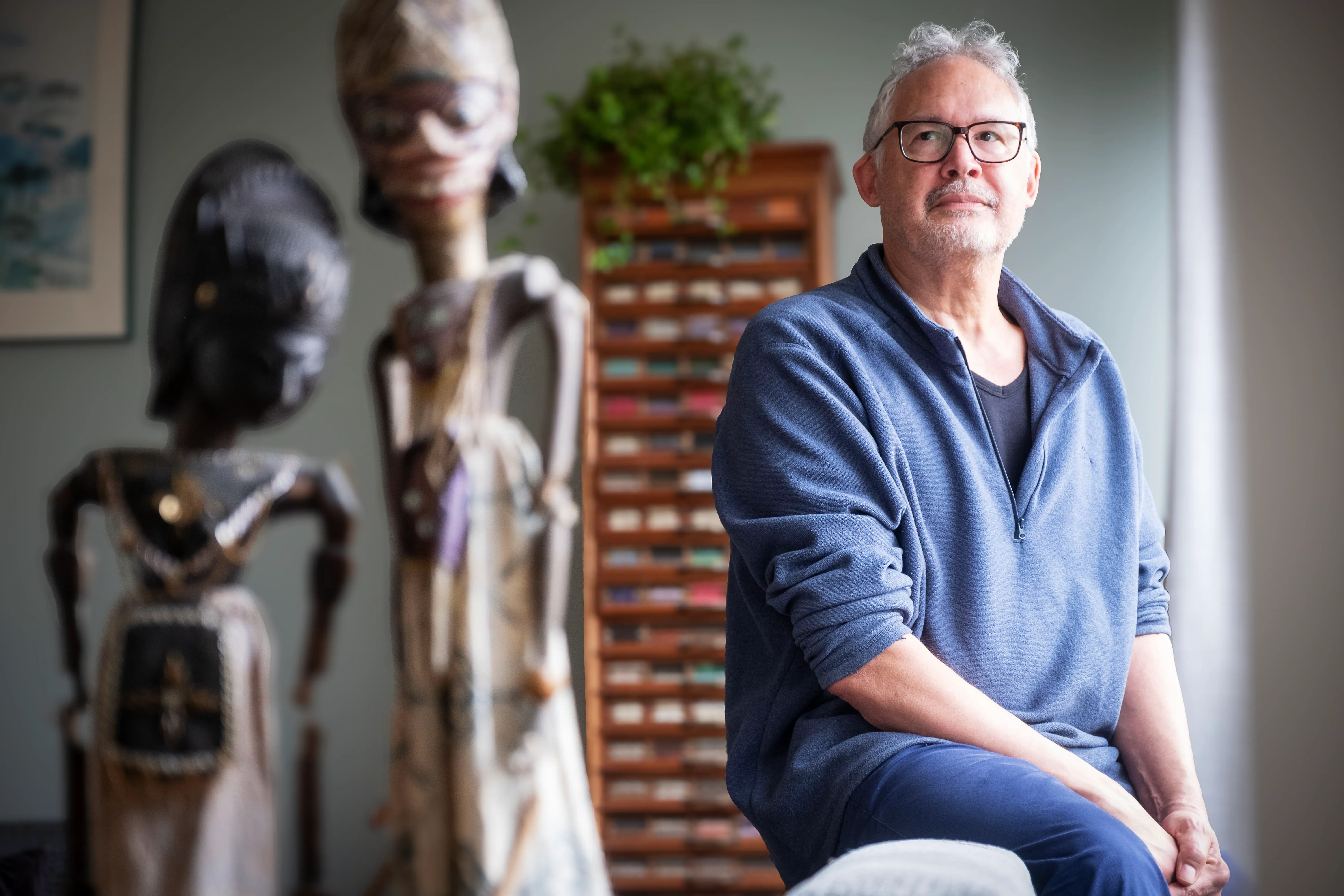 Foto van Robin Raven op de bank