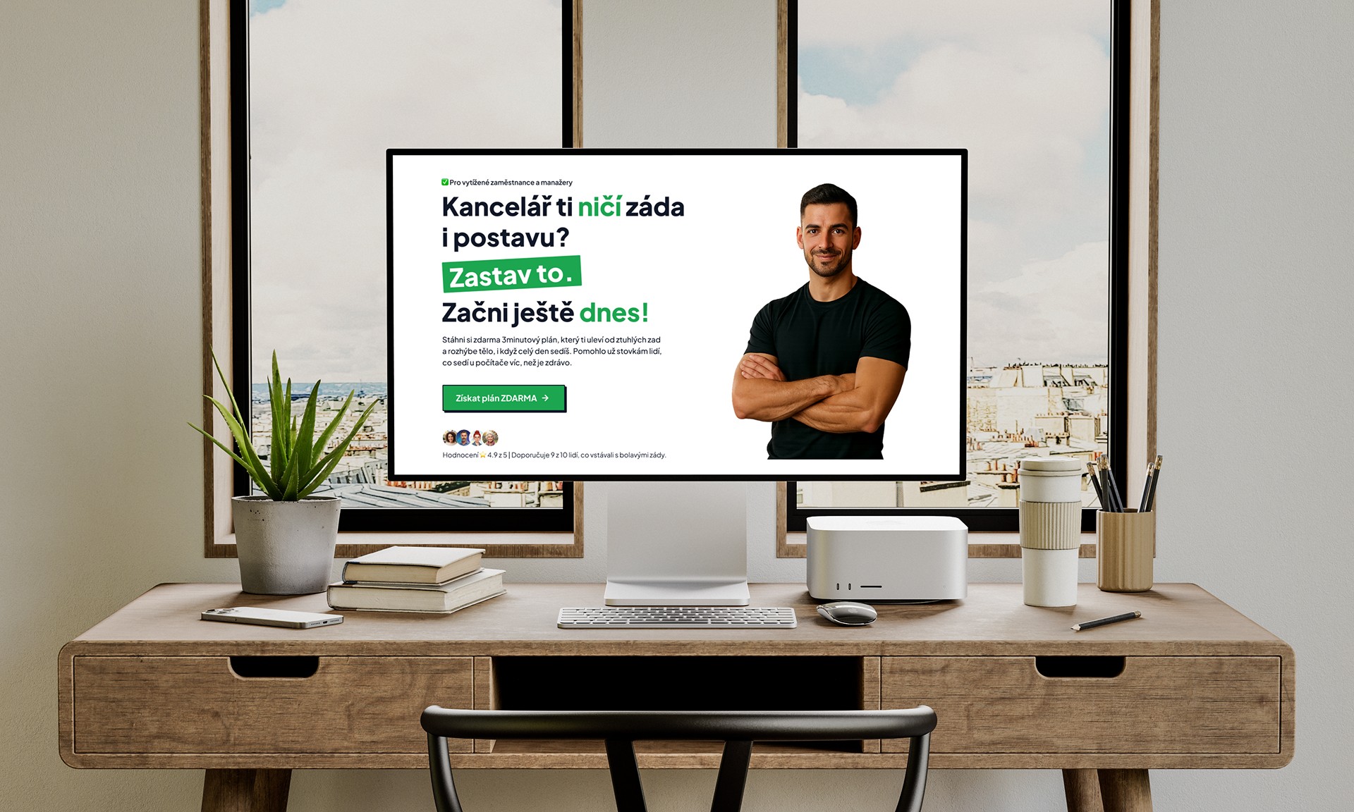 Landing page Fitness Novák zobrazená na iMacu v reálném pracovním prostředí.