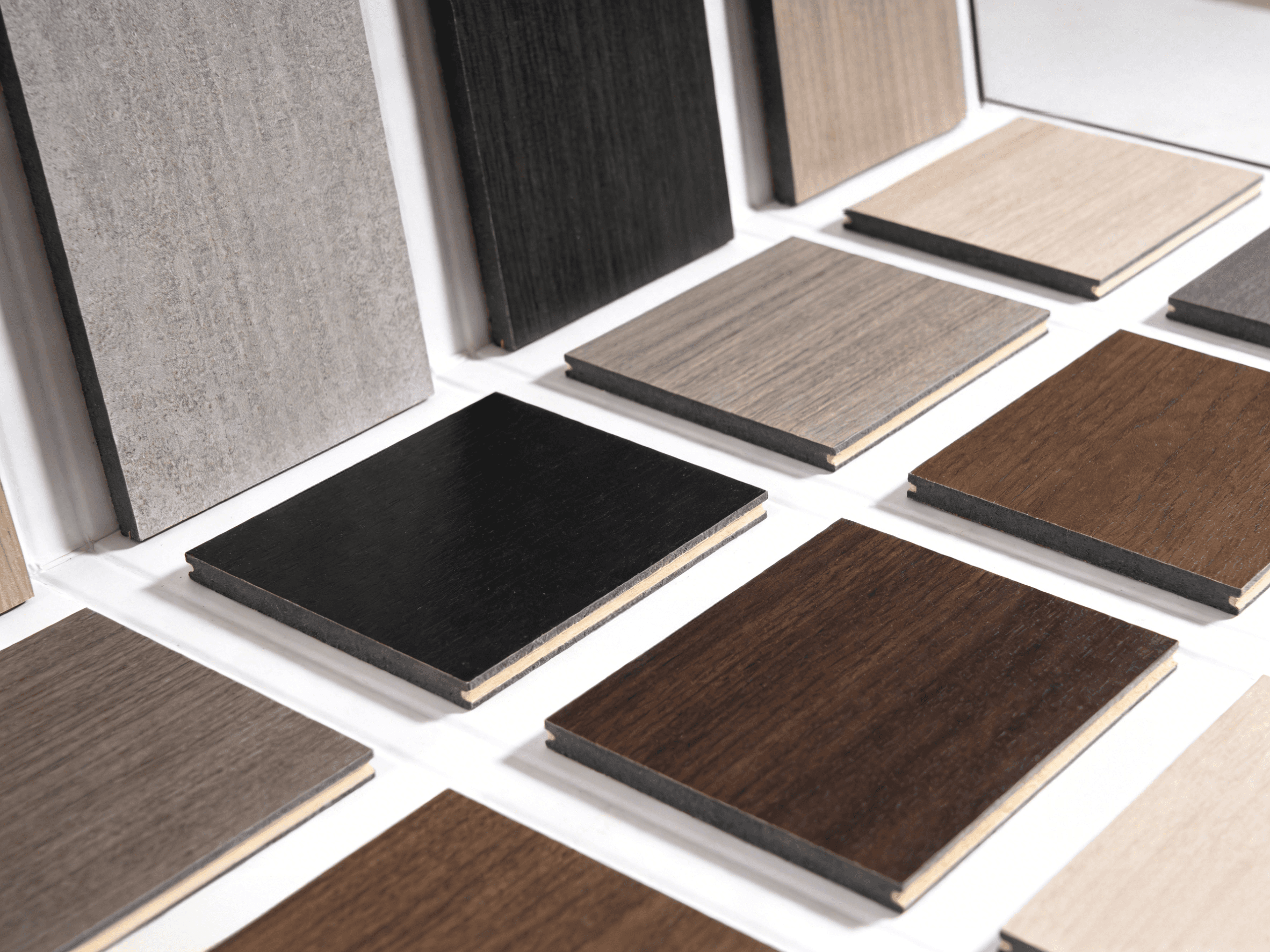 BrandingWorks 專業室內體育館及籃球場地板地台工程，採用優質運動地板及木質格柵天花，優化香港學校及會所運動空間。