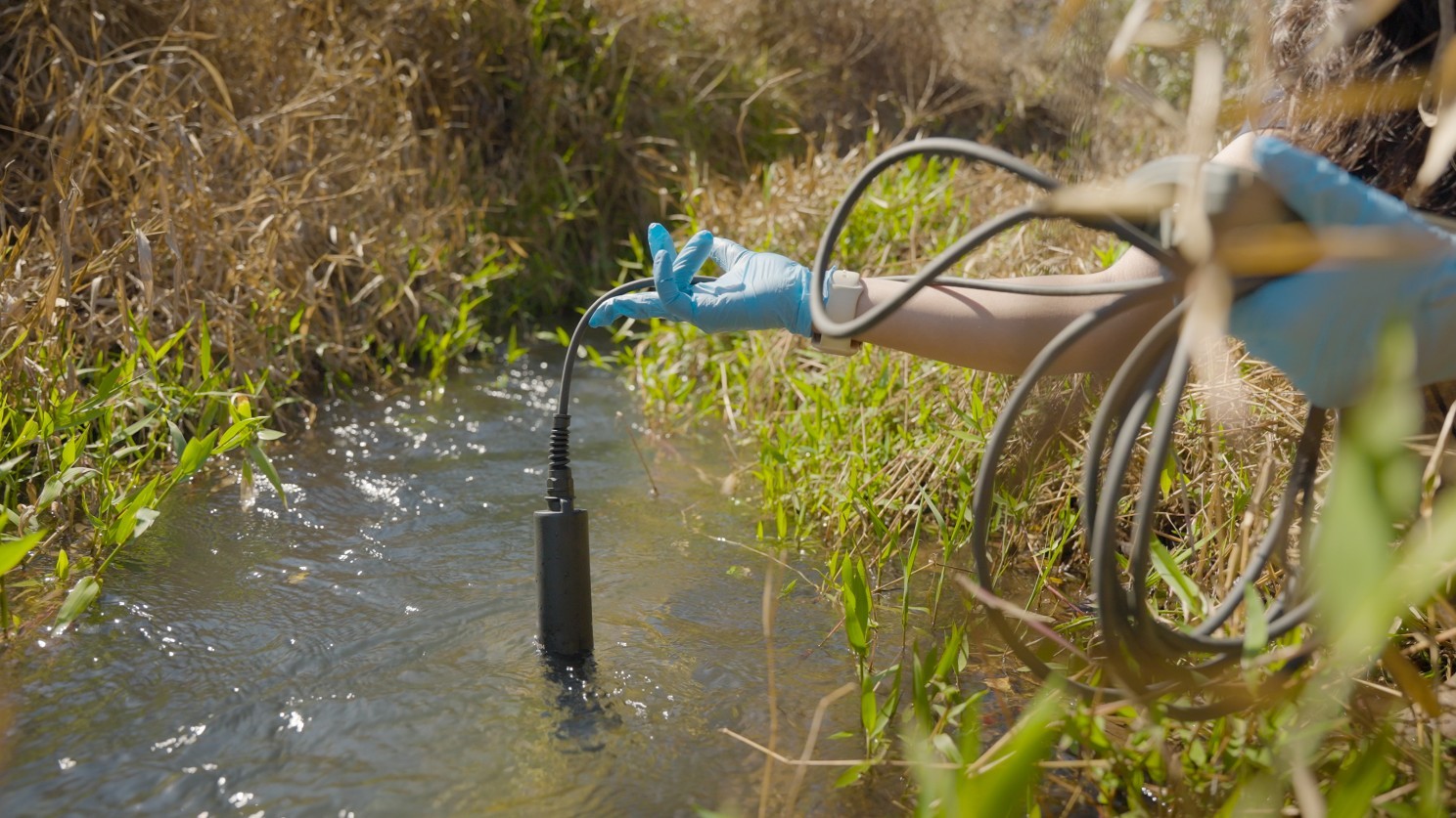 A Terradot field scientist performs routine water monitoring. (Credit: Bryan Stefano Leite)