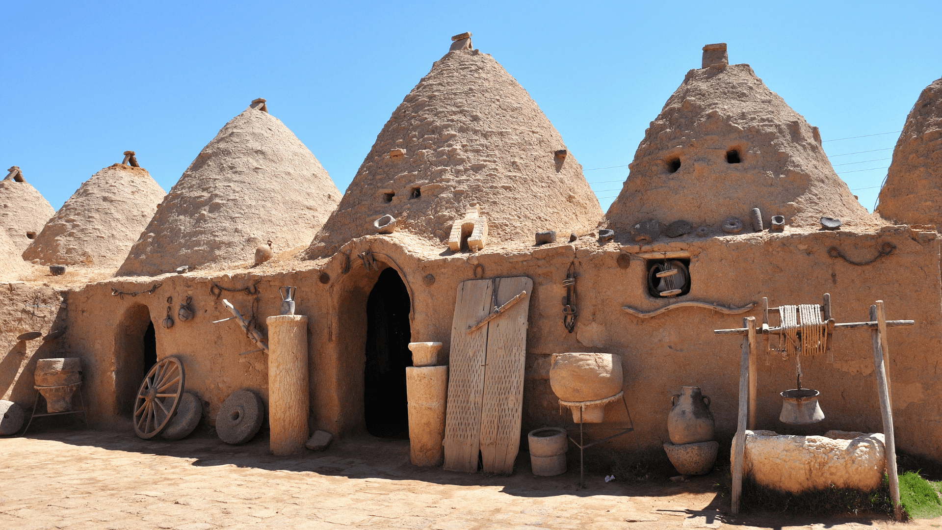 Traditional Şanlıurfa beehive houses, highlight of the Eastern Türkiye Tour