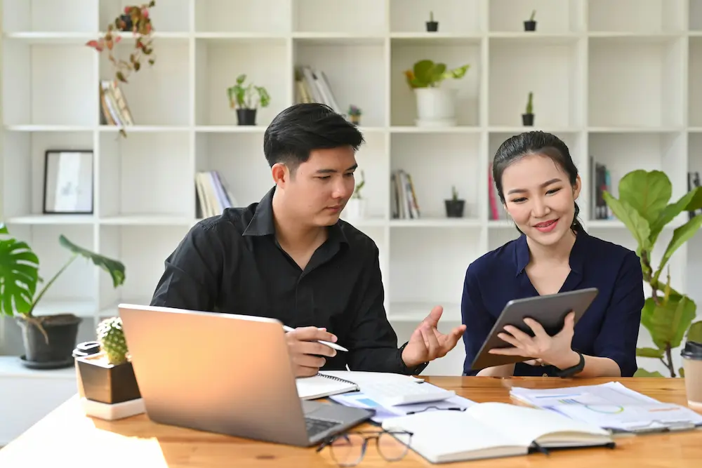 La différence entre l'assurance contre les accidents du travail (Employees' Compensation) et l'assurance médicale collective à Hong Kong, et pourquoi la plupart des employeurs souscrivent les deux. Une comparaison claire.