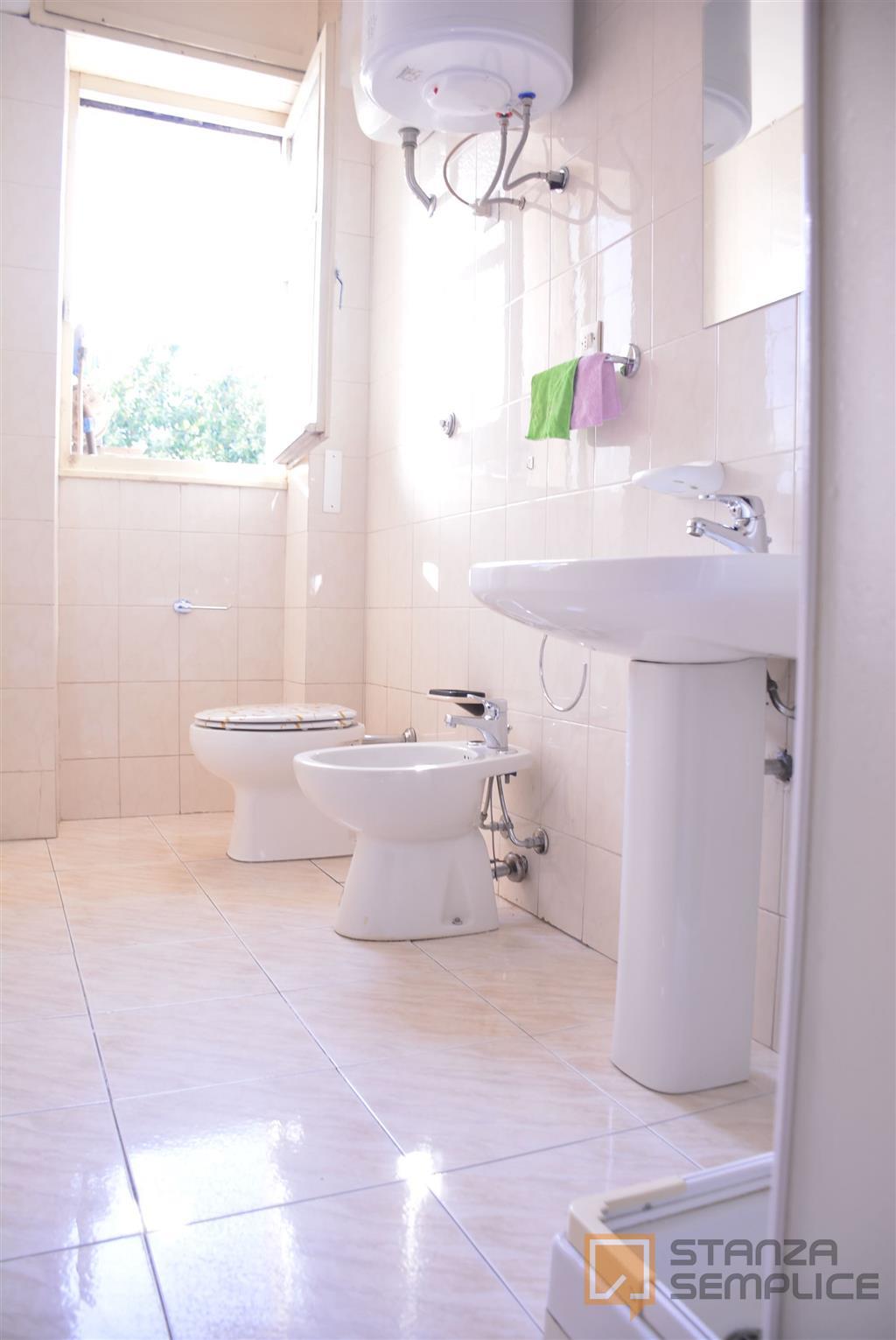 16 sqm room in Via Is Mirrionis, Cagliari