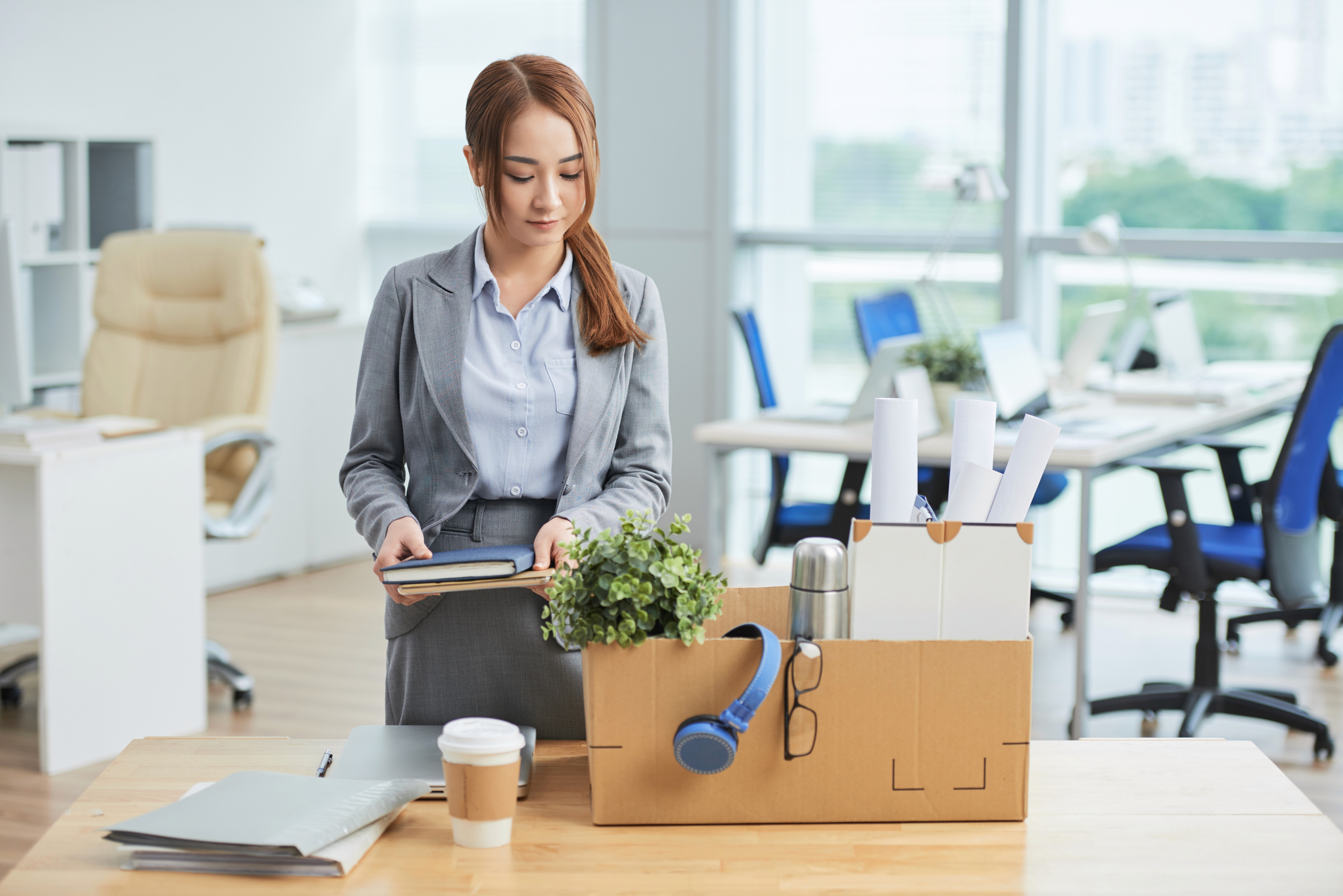 香港辦公室裝修禁忌：預算提示含 10-15% 隱藏成本緩衝Office renovation don'ts Hong Kong: budgeting tips with 10-15% buffer for hidden costs