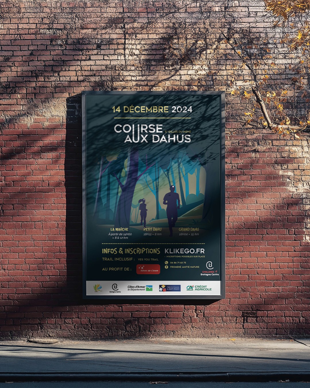 Affiche principale de la Course aux Dahus, design sombre et immersif avec deux coureurs en pleine nature