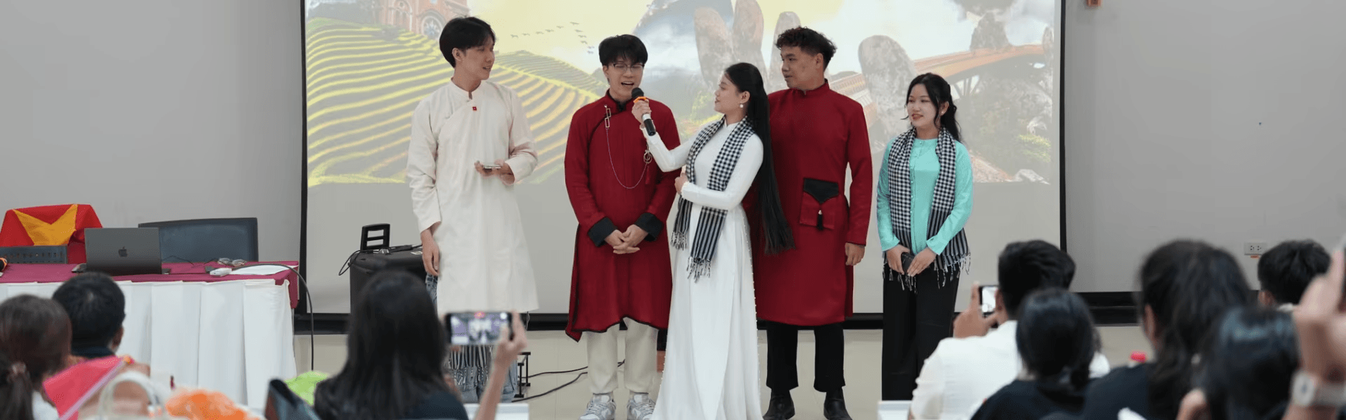 Sinh viên Văn Lang tham gia International Youth Camp 2025 tại Thái Lan: Hội nhập, truyền cảm hứng và lan tỏa giá trị Việt