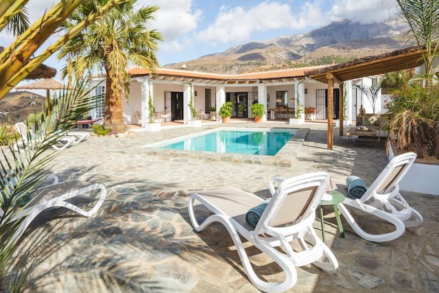 Villa El Cielo modern architecture and pool