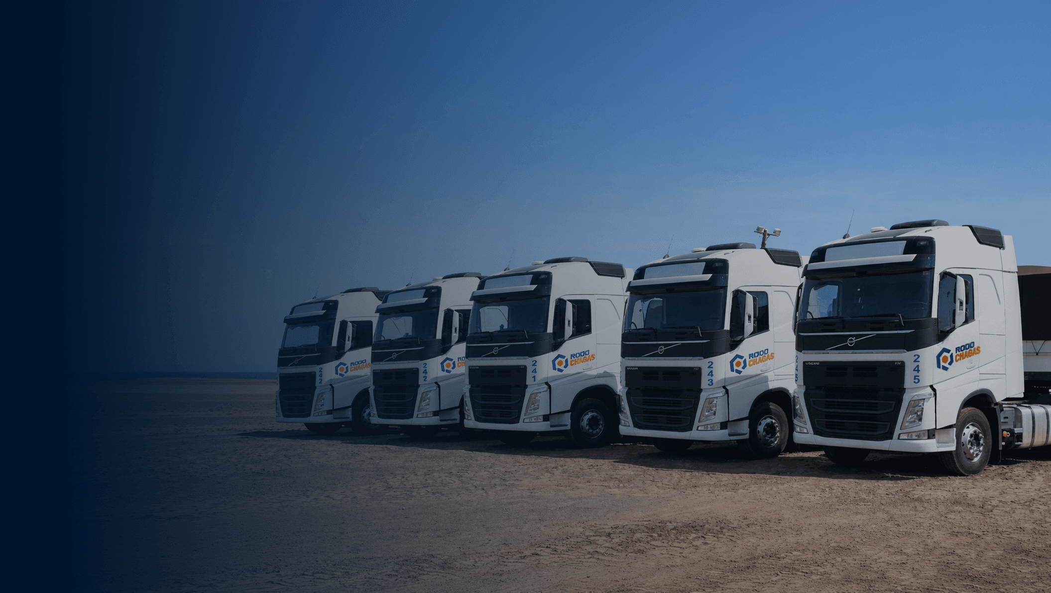 Caminhão da RodoChagas Transportadora em operação de frete rodoviário agrícola