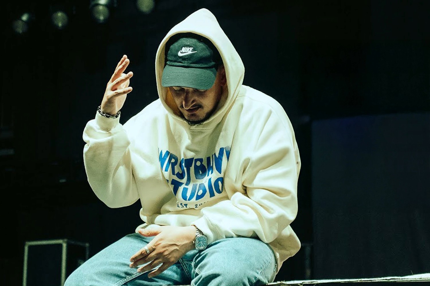 montez starlight express thumbnail picture, montez on stage making music 