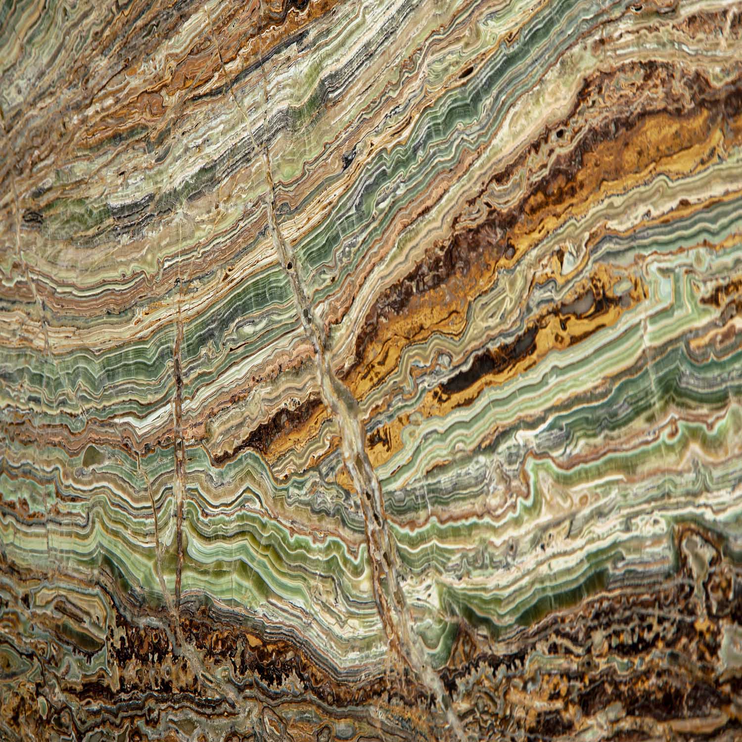 Emerald V.C. Onyx with strong lines