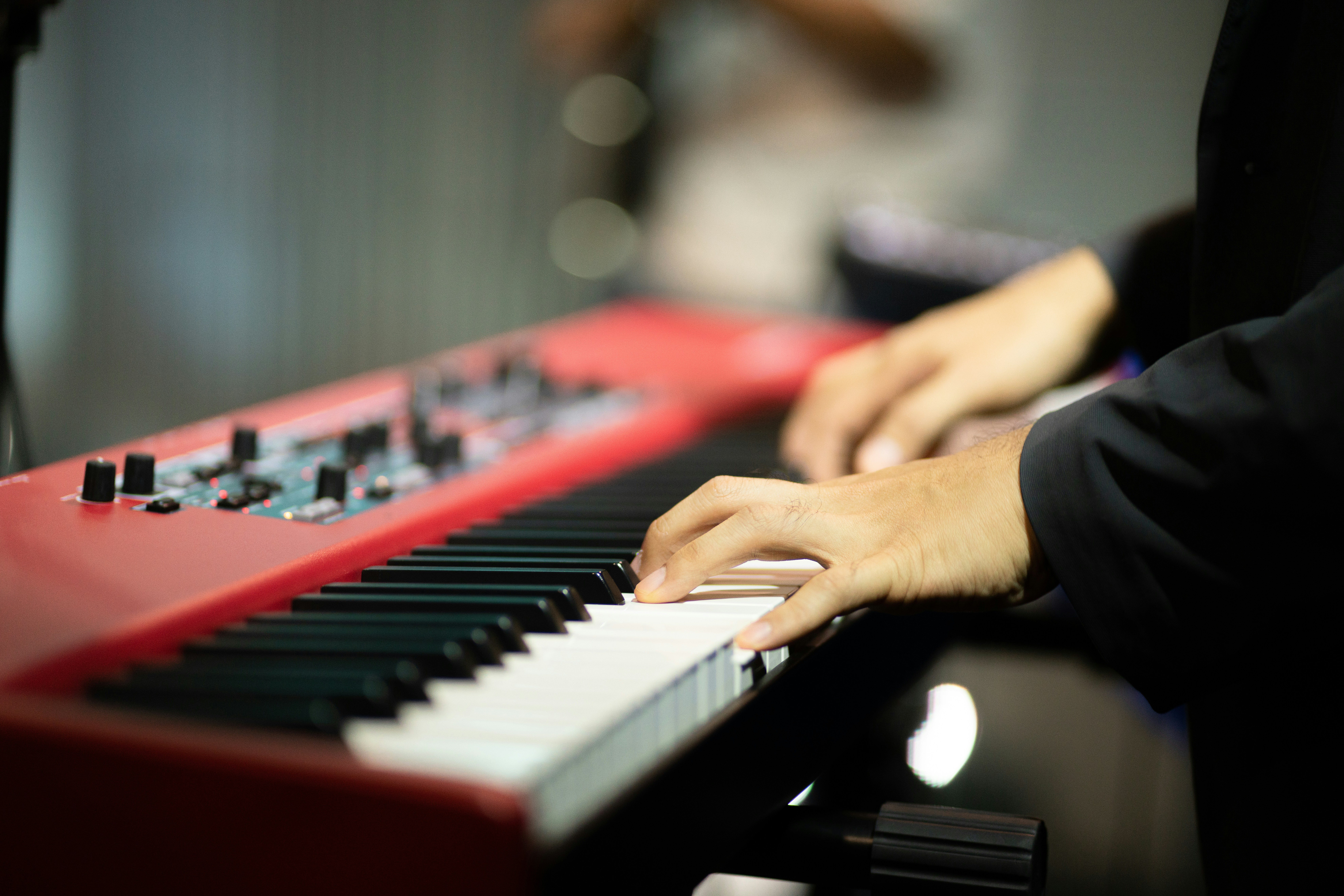 A person playing electric keyboard. Photo by AMONWAT DUMKRUT on Unsplash
