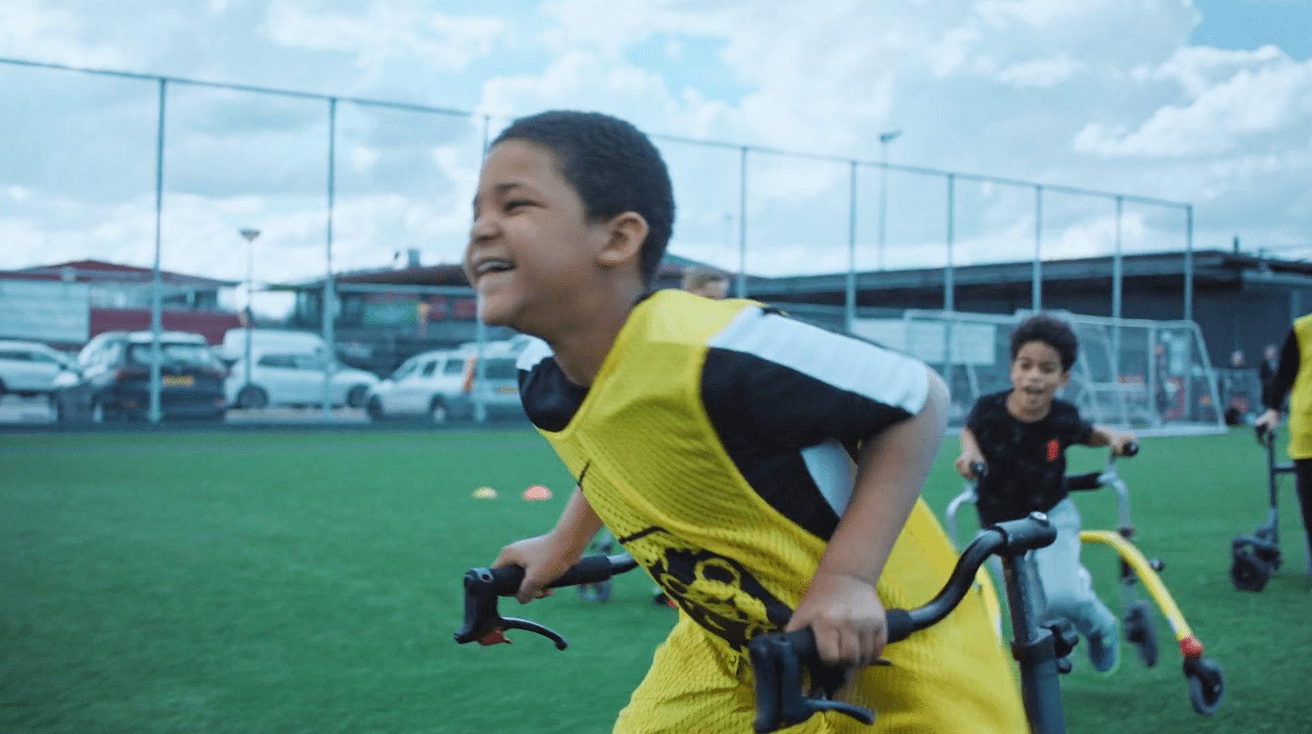 Thijs Vleut - Film Director Screen Writer Video Commercial Campaign KNVB - Onbeperkt