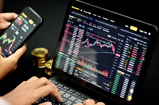 Binance Offers 12% APR On Ethena's $USDe Stablecoin. Photo By Kanchanara On Unsplash.