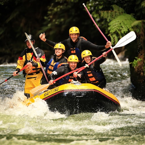 在凯图纳河上进行冬季漂流——这是新西兰最温暖的漂流河流！