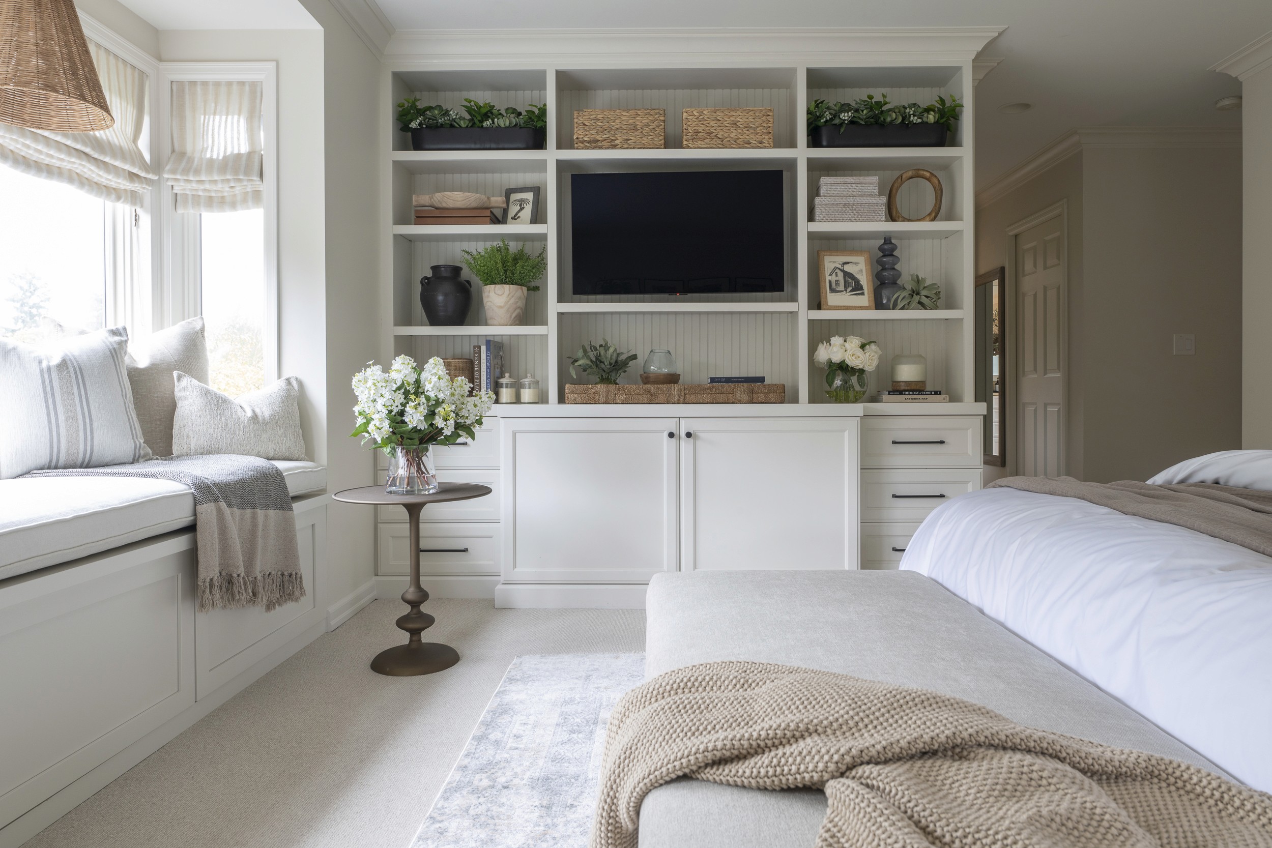 We're excited to share details from The Medina House — one of our favorite interior design + remodeling projects in Medina, Washington. This home embodies a graceful transition, blending SoCal charm with refined Northwest living for a truly elegant sanctuary.