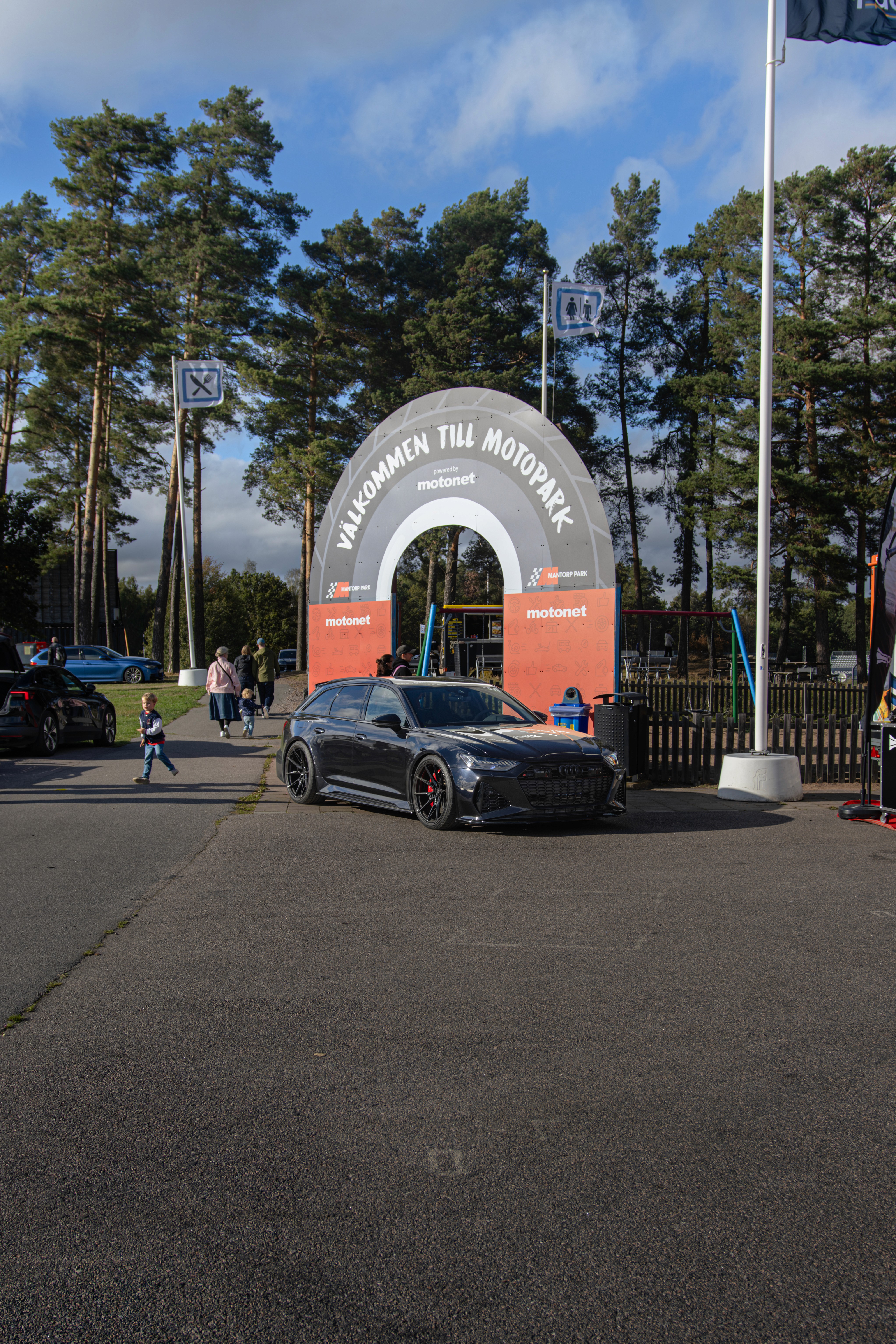 Automotive photograph by Fredrik Backstam