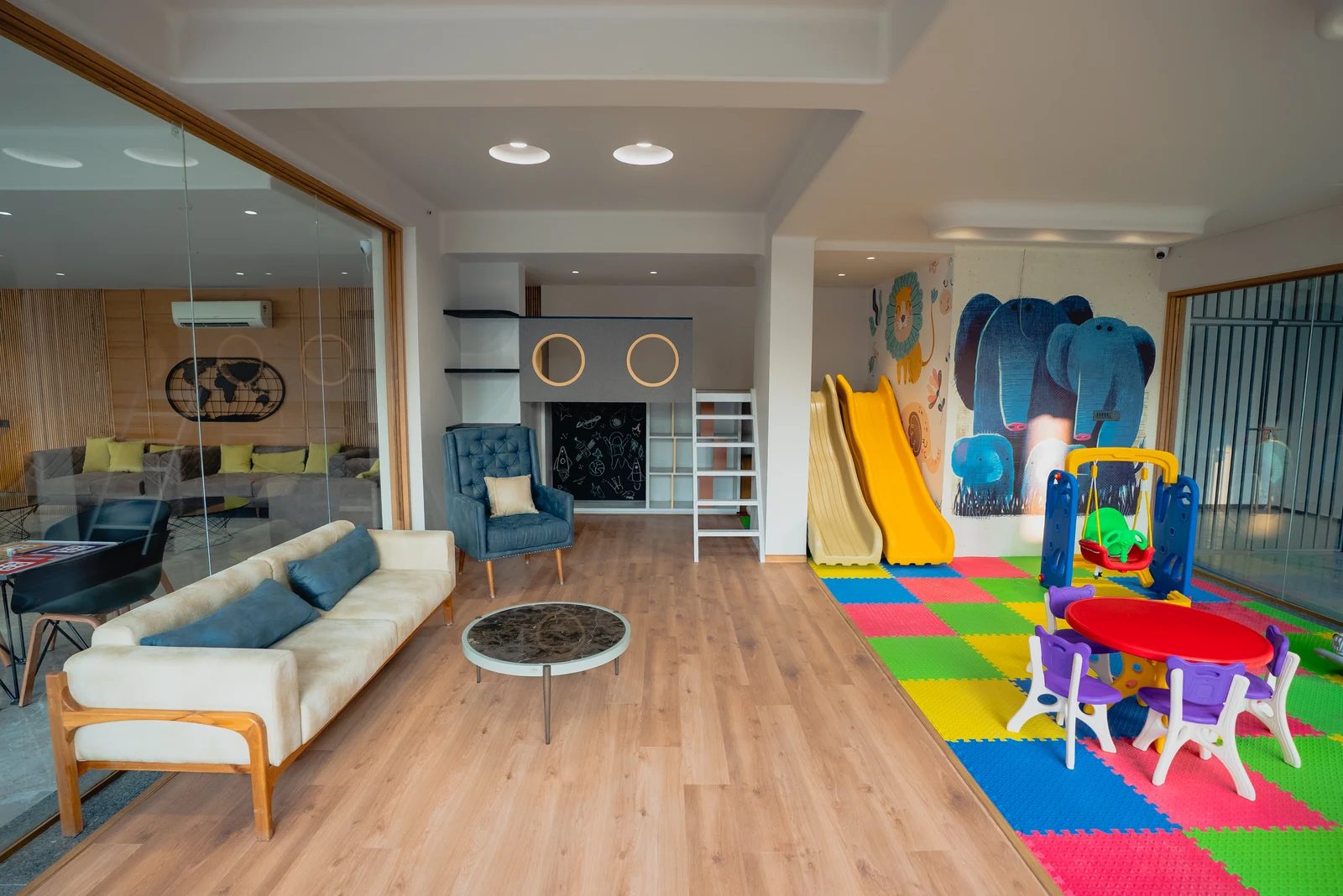 Image of Minimalist entryway
