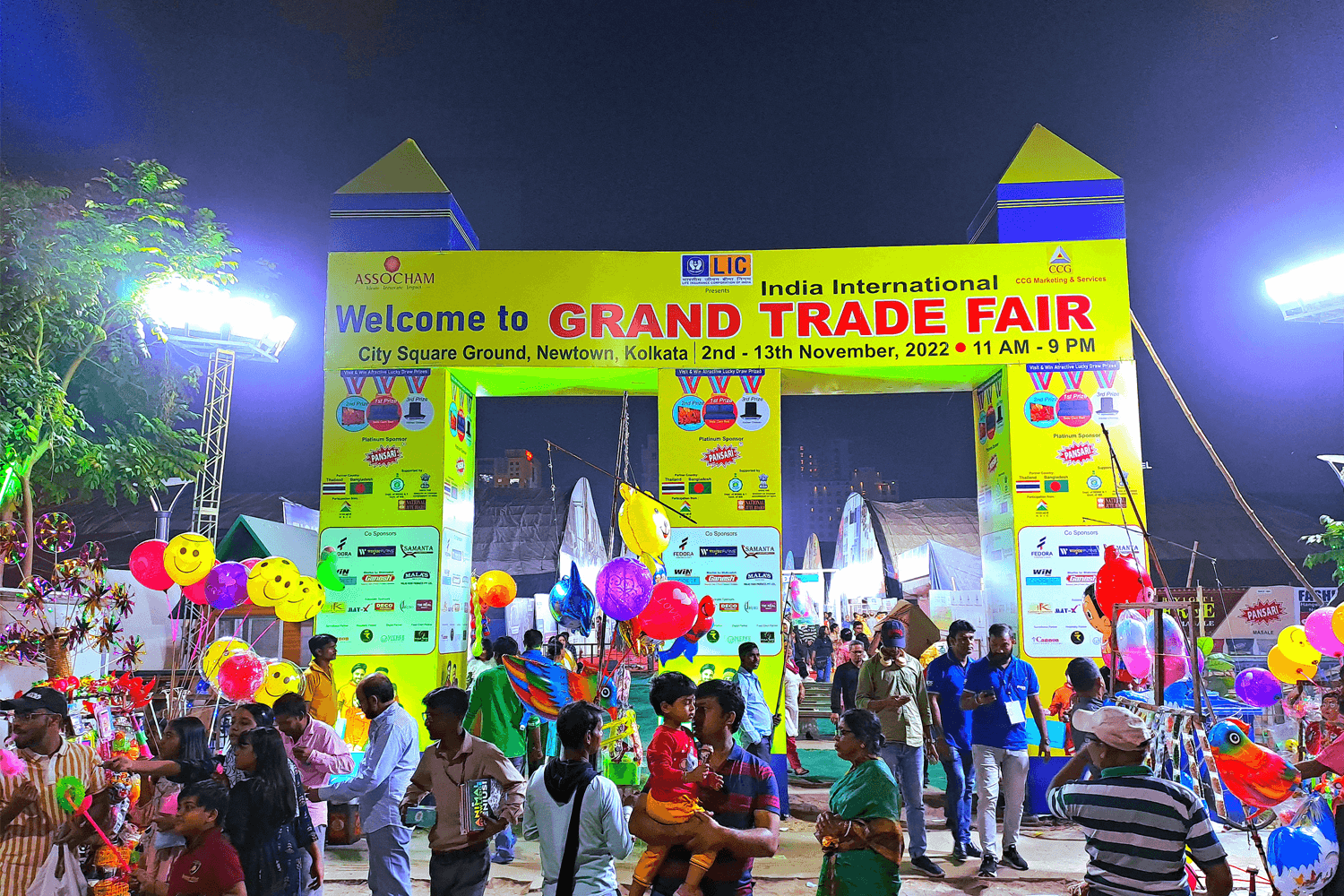Exterior view of Gyan Bhavan near Gandhi Maidan in Patna during India International Mega Trade Fair, with visitors arriving and event signage visible.