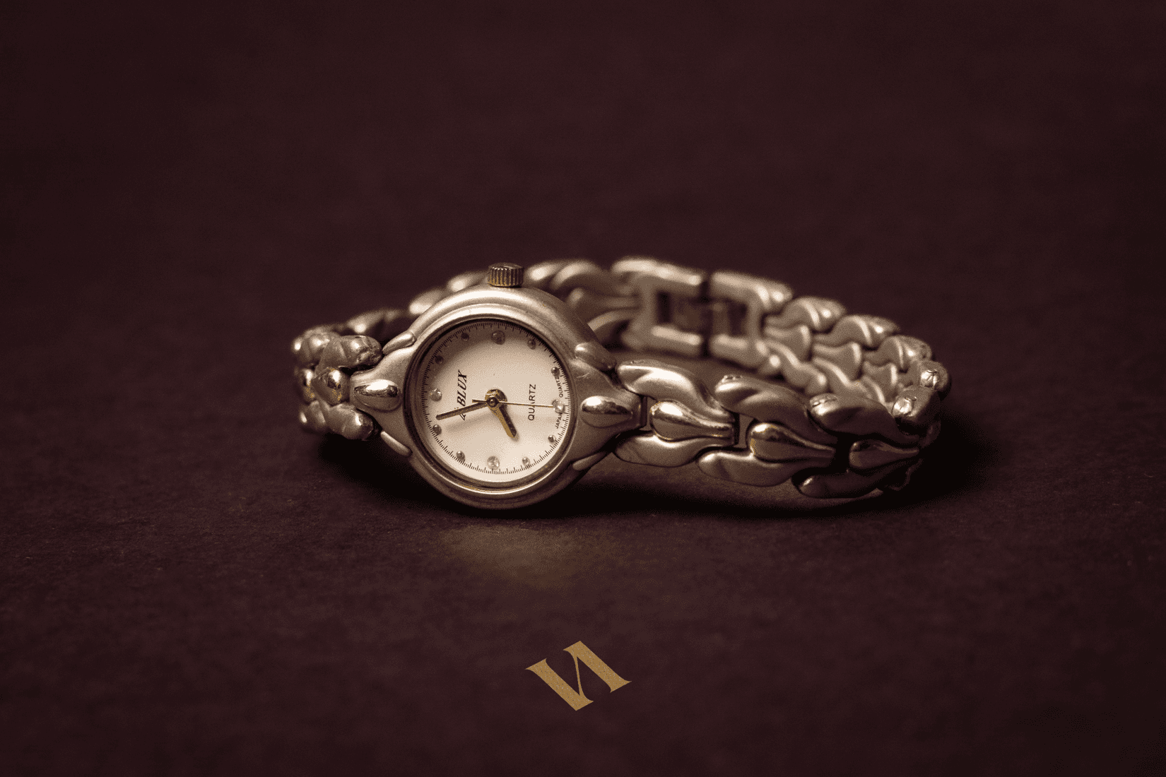 vintage Albux silver braid watch displayed