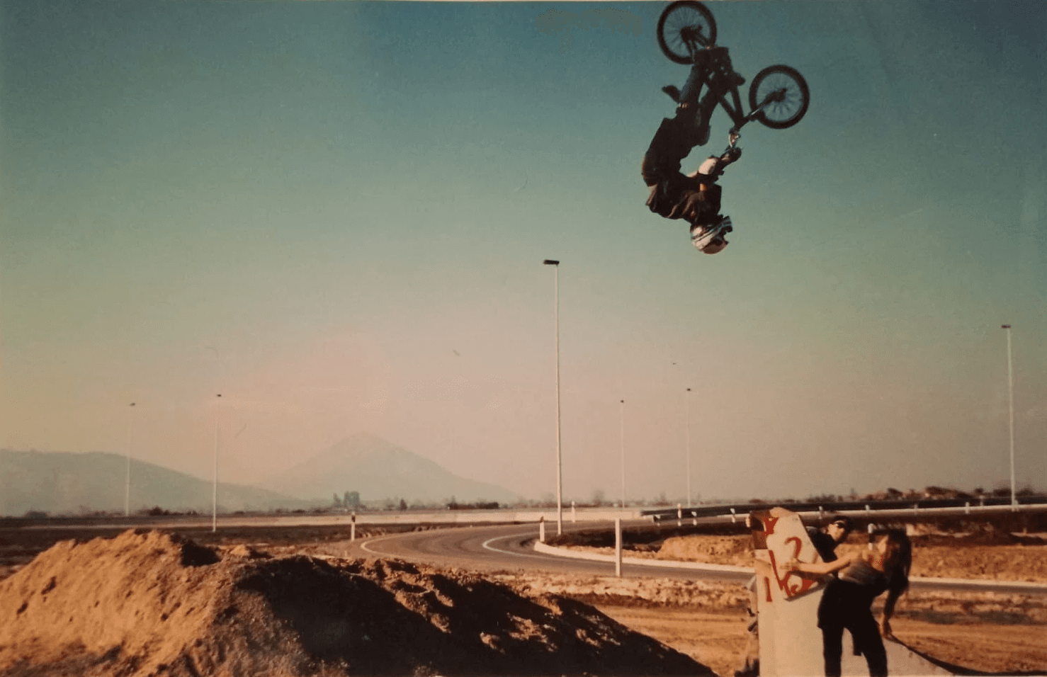 Somewhere outside Santiago, 1988/ Photo by Alfredo