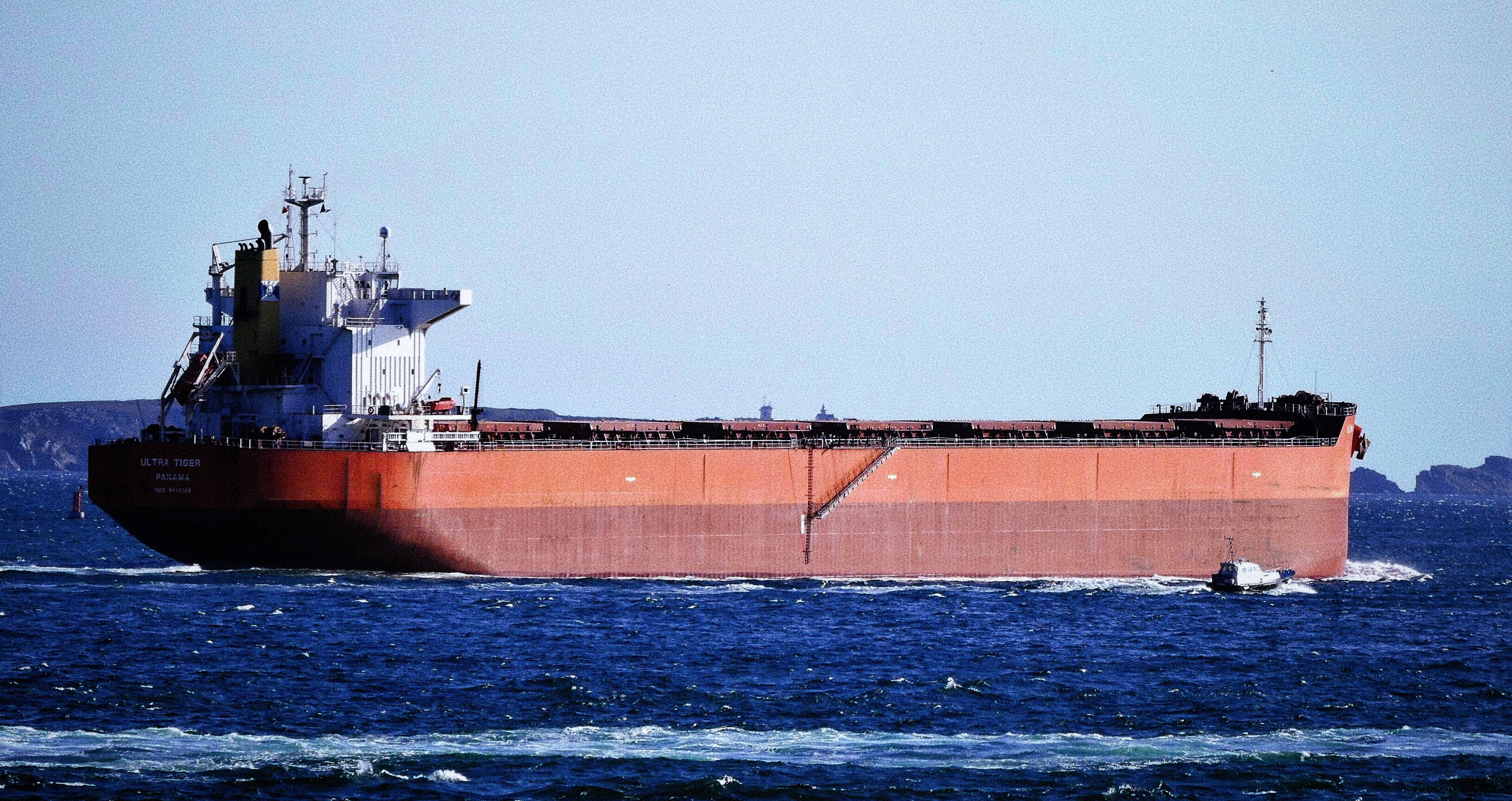 M/V ULTRA TIGER (IMO 9414149) bulk carrier underway at sea — Panamax bulk vessel profile used for coal-to-grain cargo hold cleaning case study.