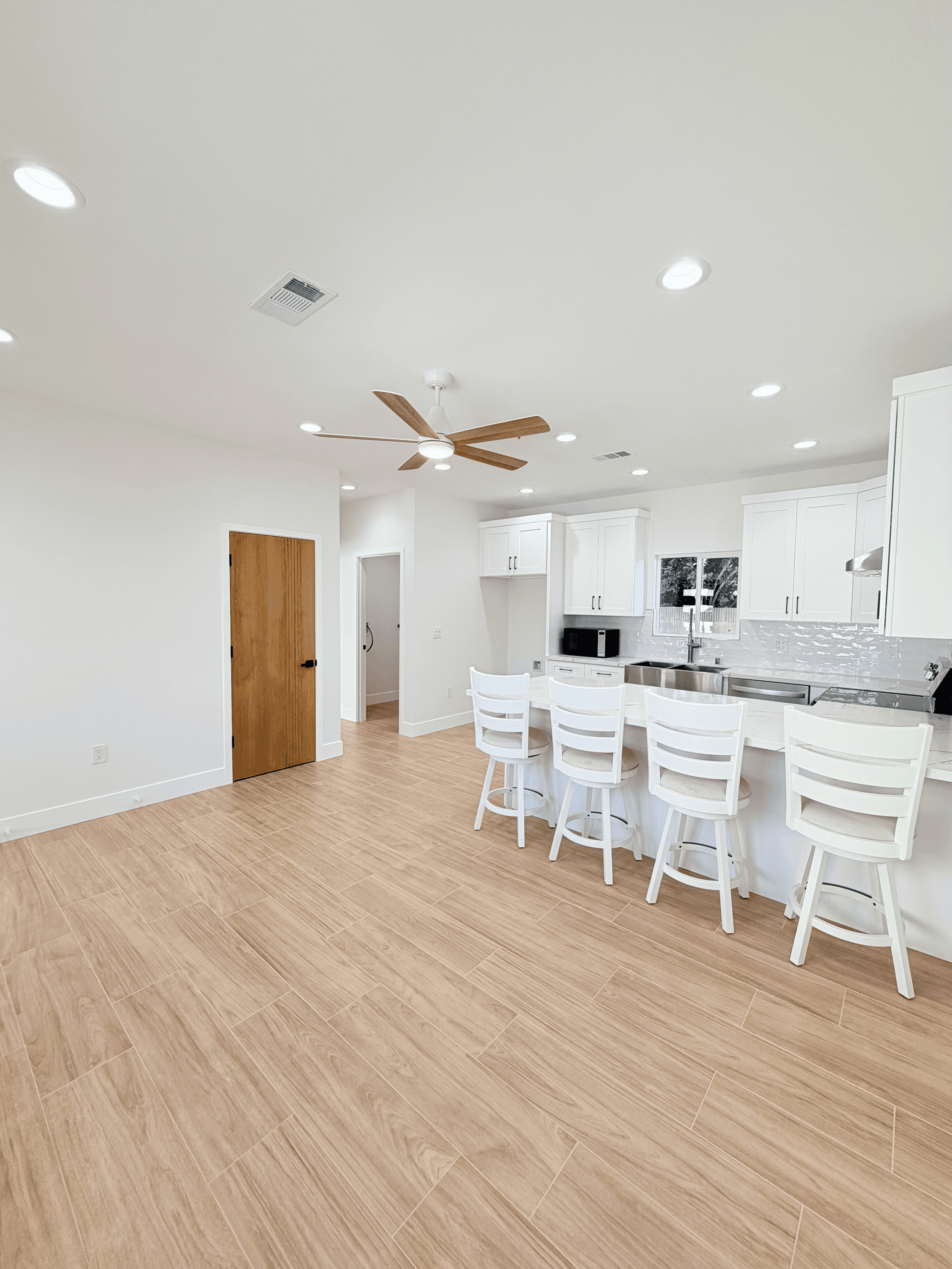 ADU-2BED-2BATH KITCHEN