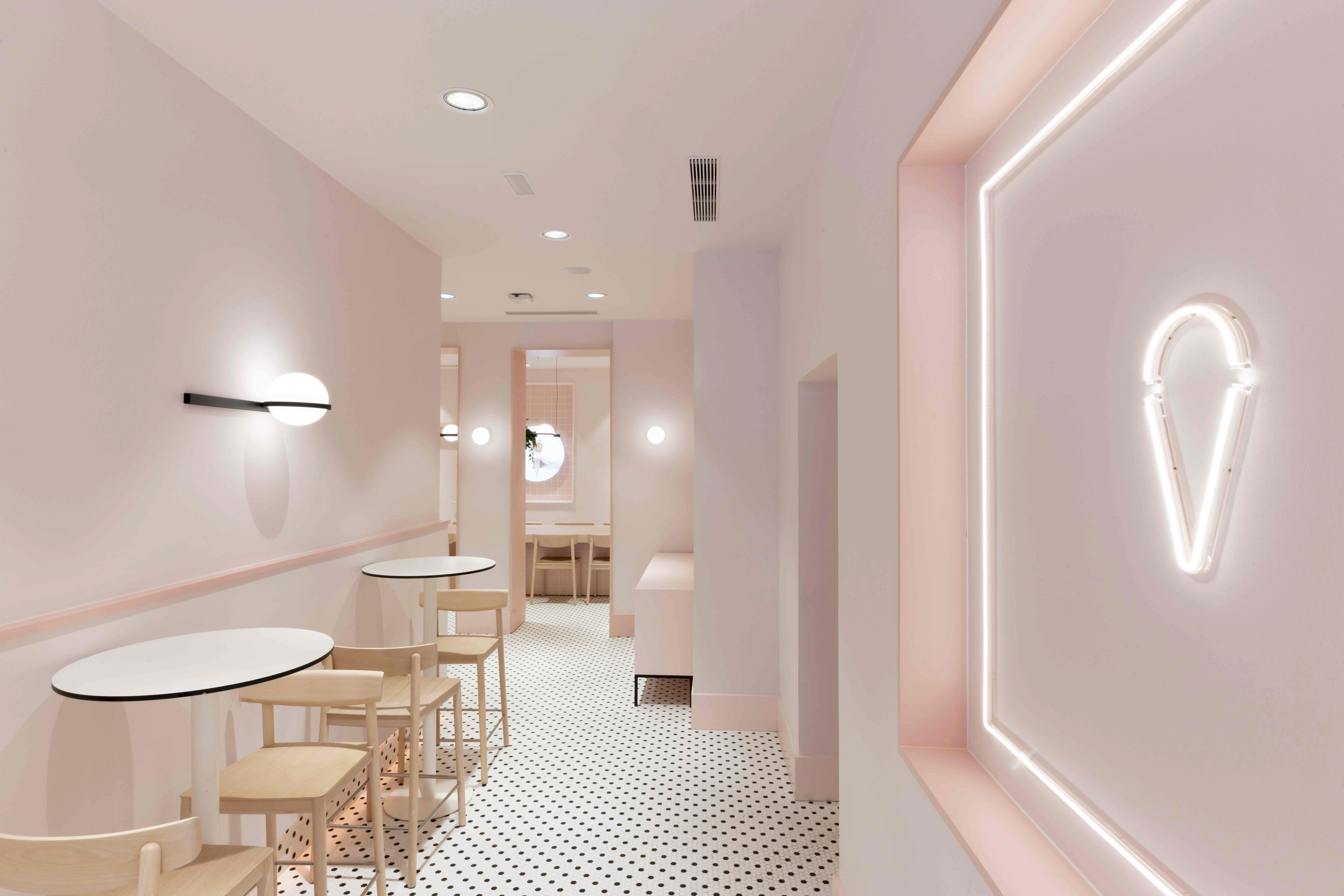 Maison Glacée ice cream brand photography and presentation image
