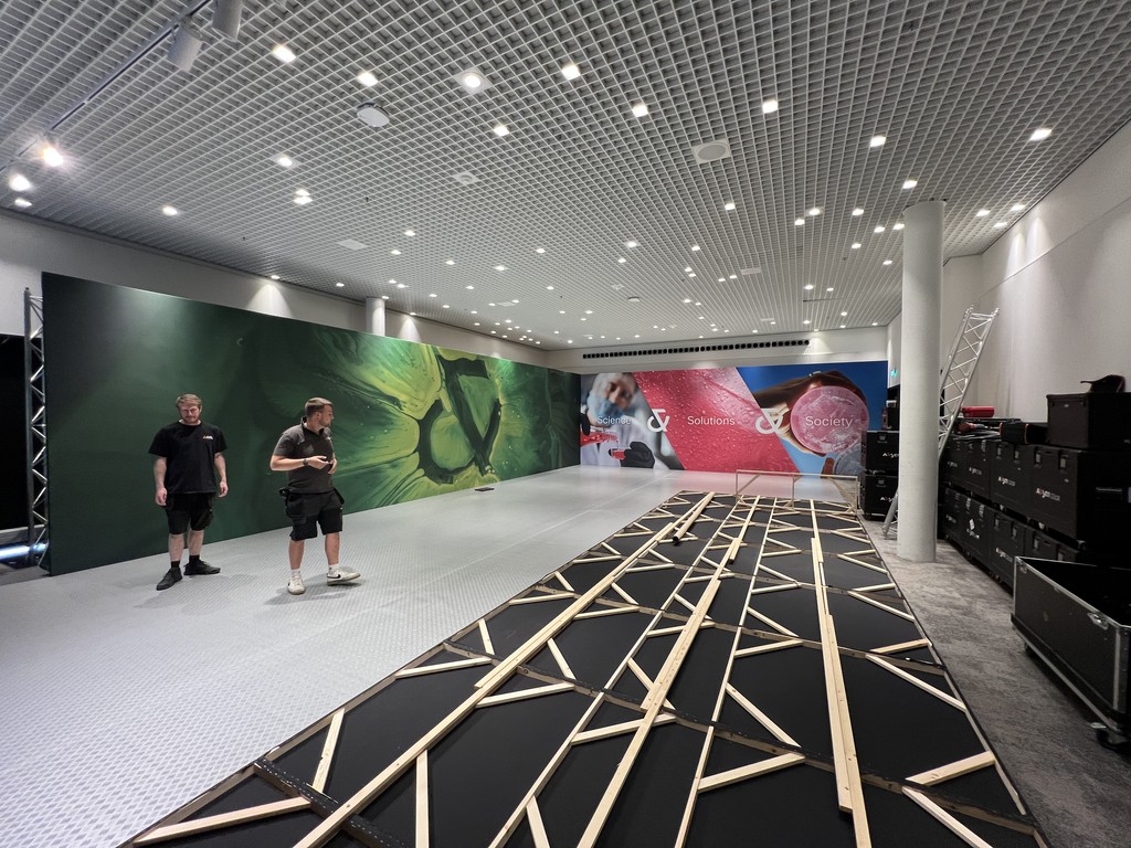 Stage Engage crew installing the printed scenic walls for the Tate & Lyle immersive lab at Rotterdam Ahoy.