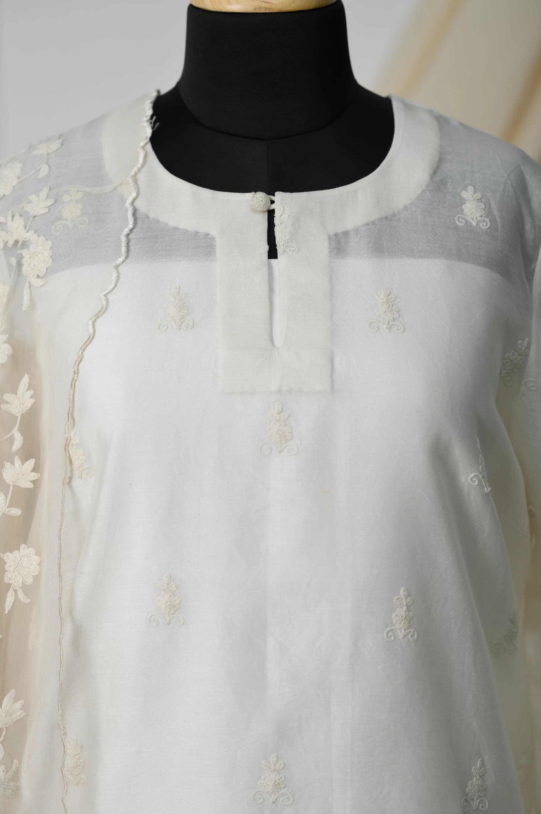 Zehra – Ivory Embroidered Grace Ensemble 3